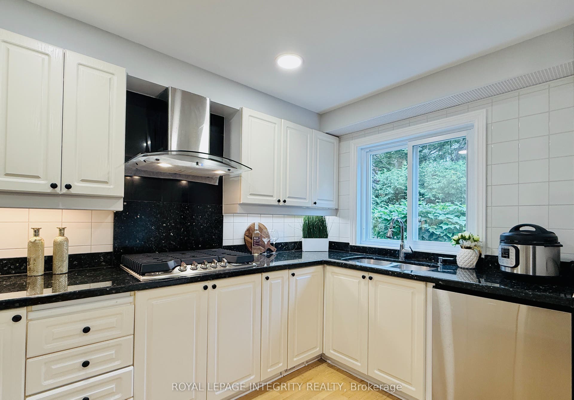 Kitchen - Main Floor