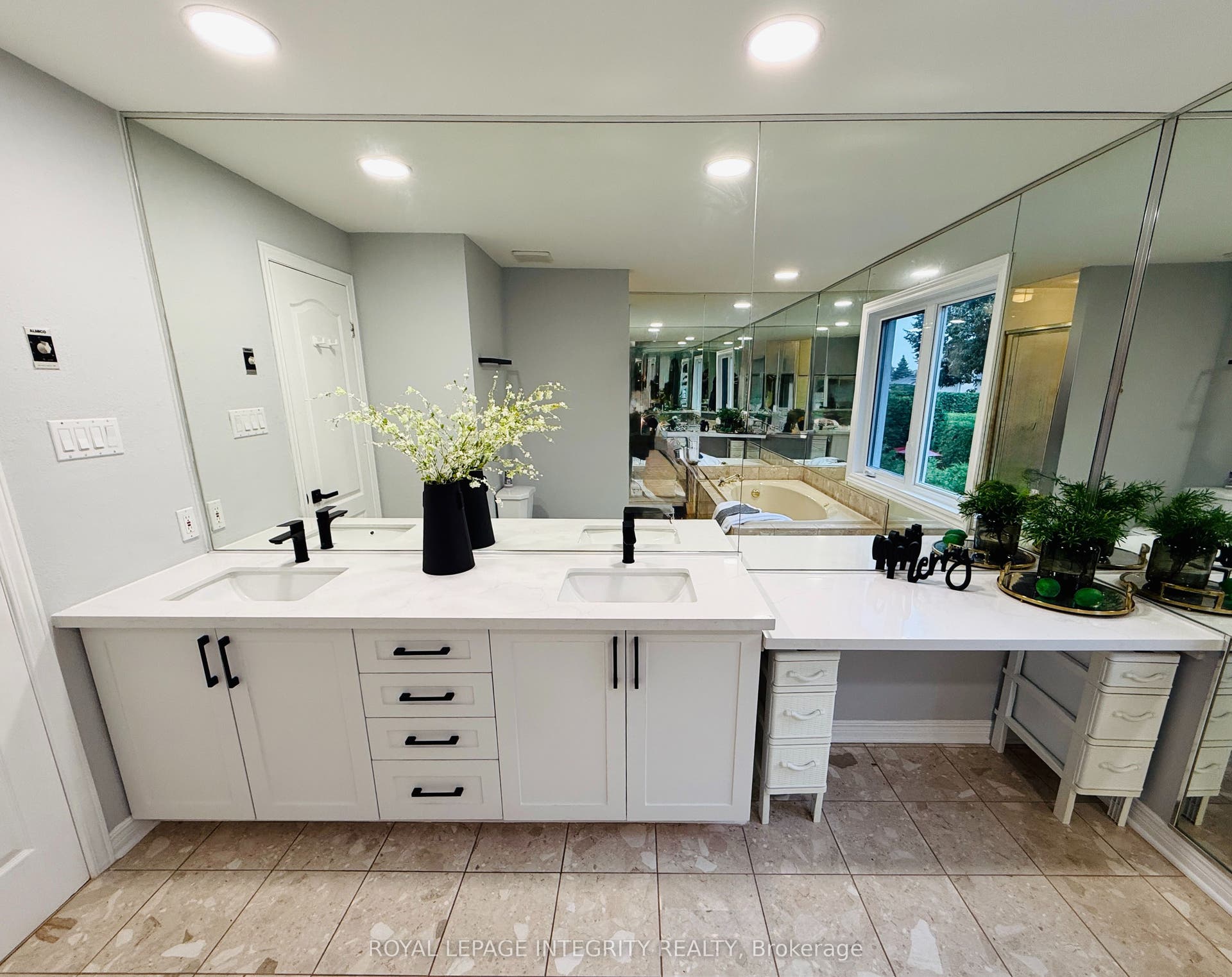 Ensuite - Upper Floor