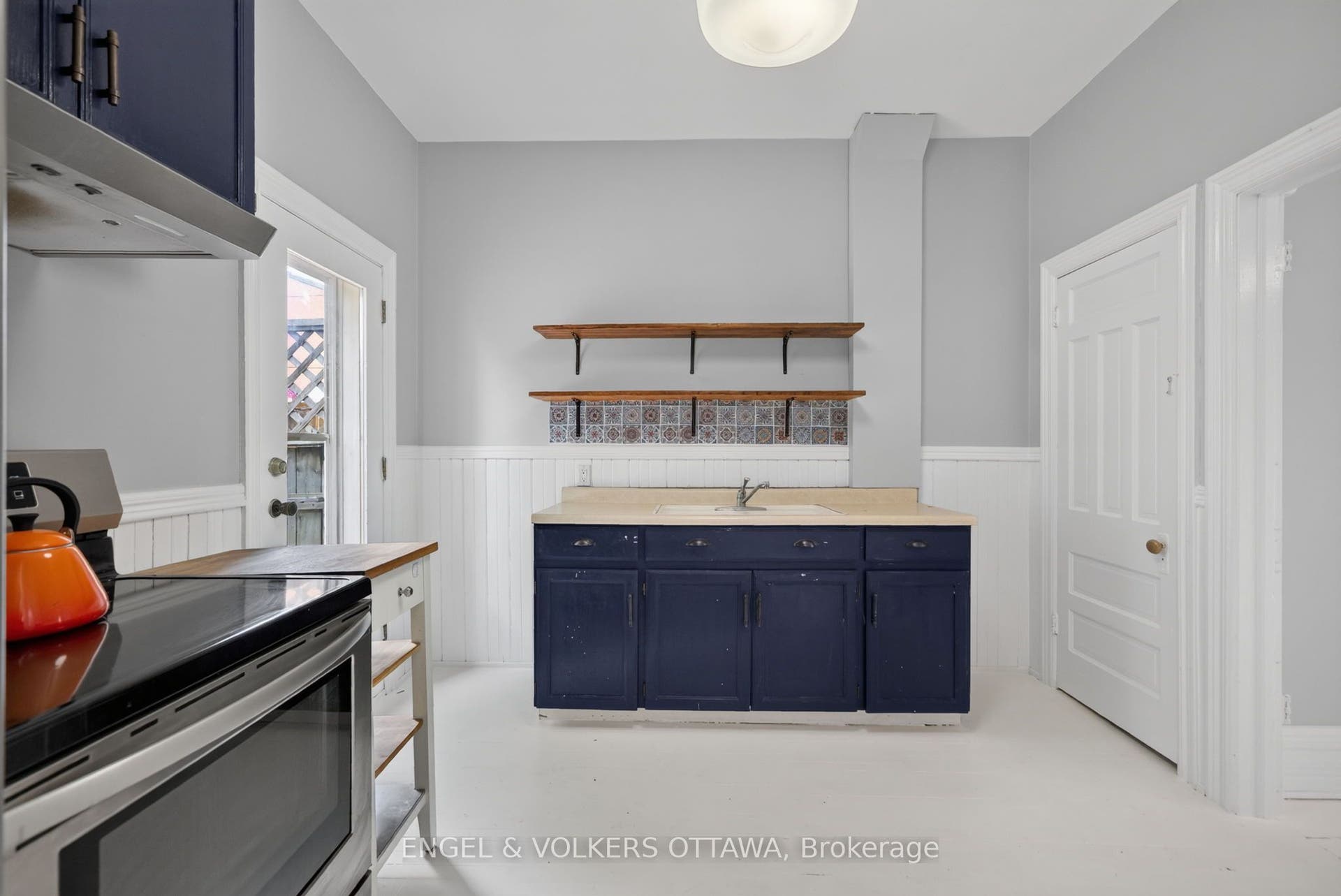 75 Eccles Street, West Centre Town, Ottawa ON K1R 6S5