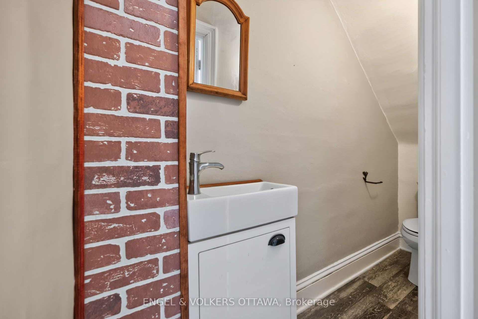 75 Eccles Street, West Centre Town, Ottawa ON K1R 6S5