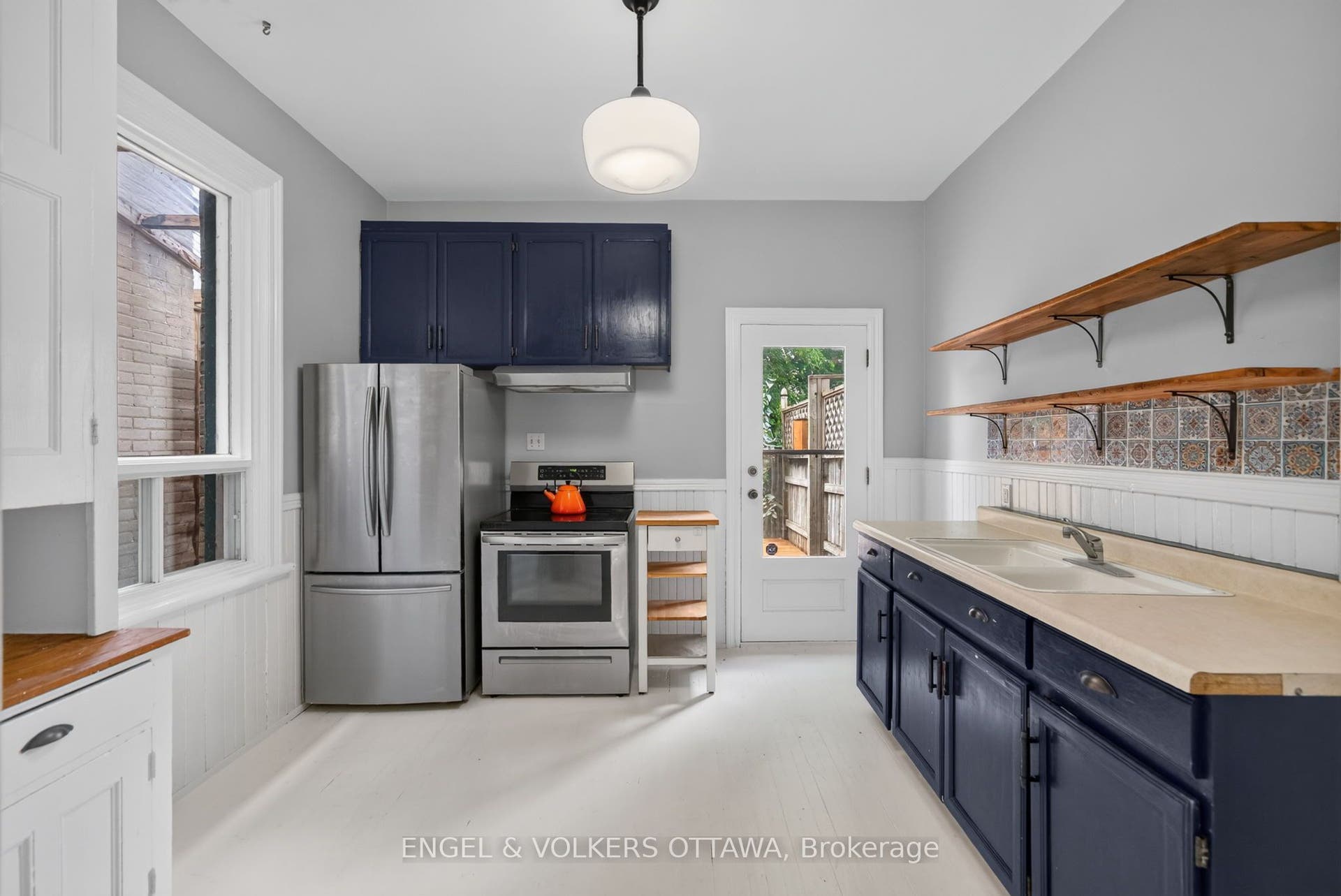 75 Eccles Street, West Centre Town, Ottawa ON K1R 6S5