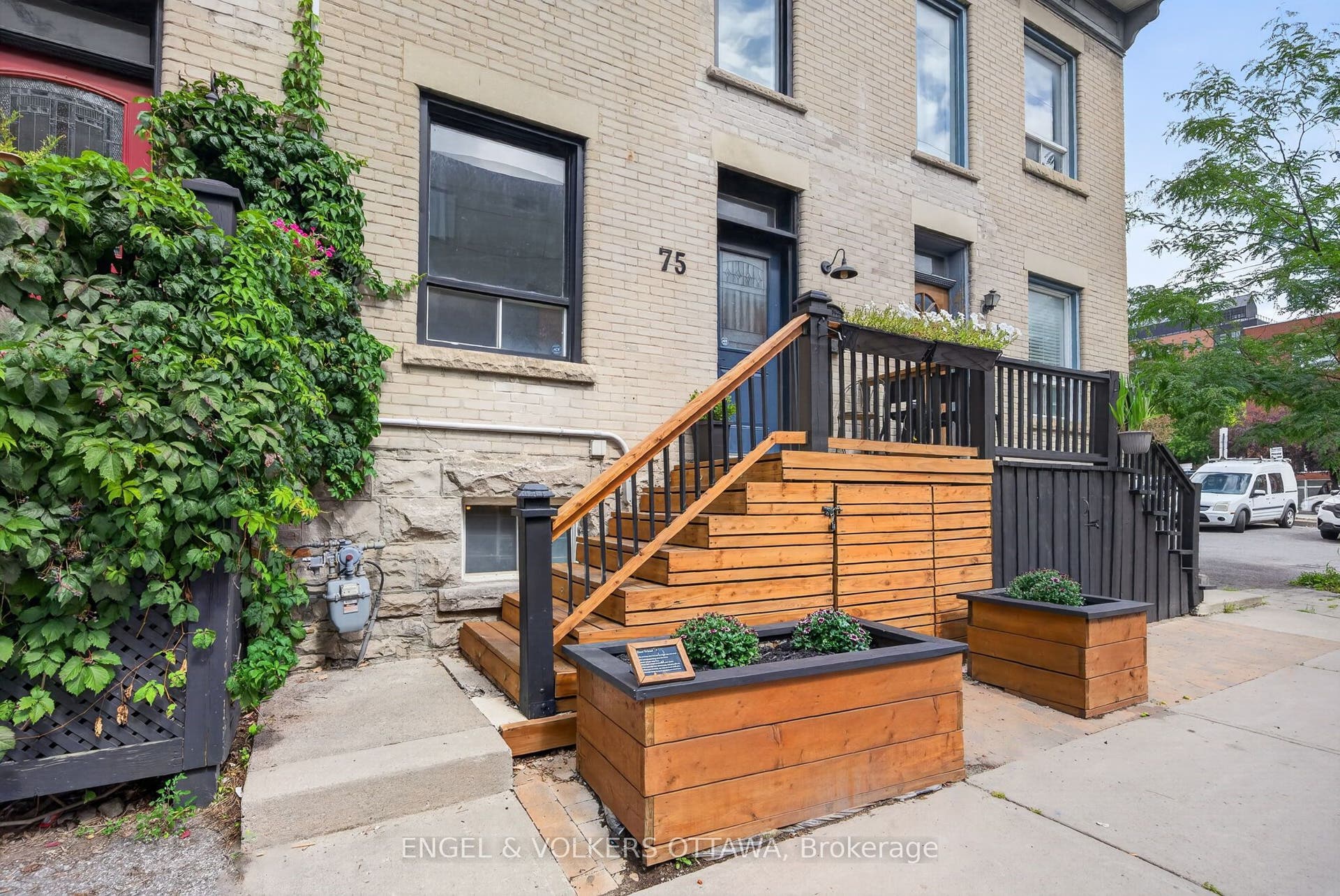 75 Eccles Street, West Centre Town, Ottawa ON K1R 6S5