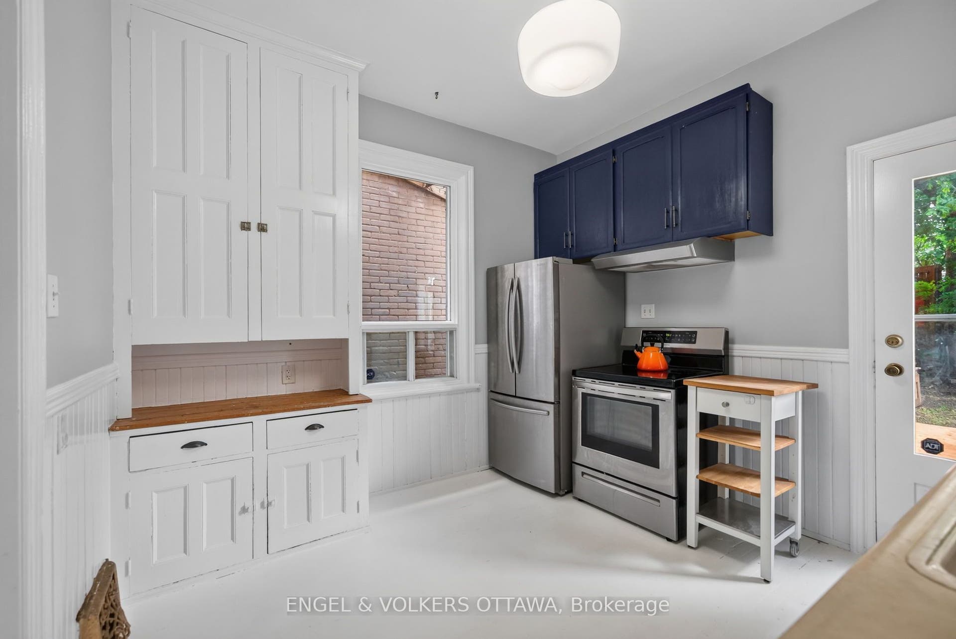 75 Eccles Street, West Centre Town, Ottawa ON K1R 6S5