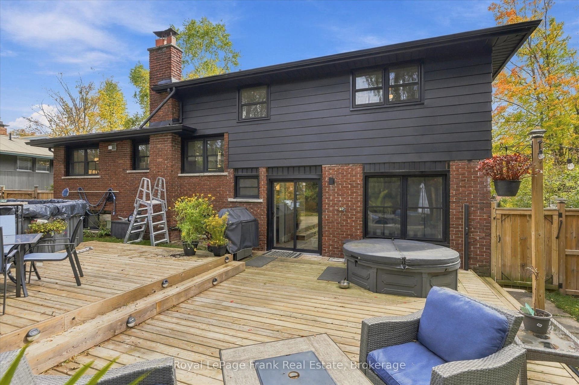 956 Weller Street, Peterborough, Peterborough ON K9J 4Y2