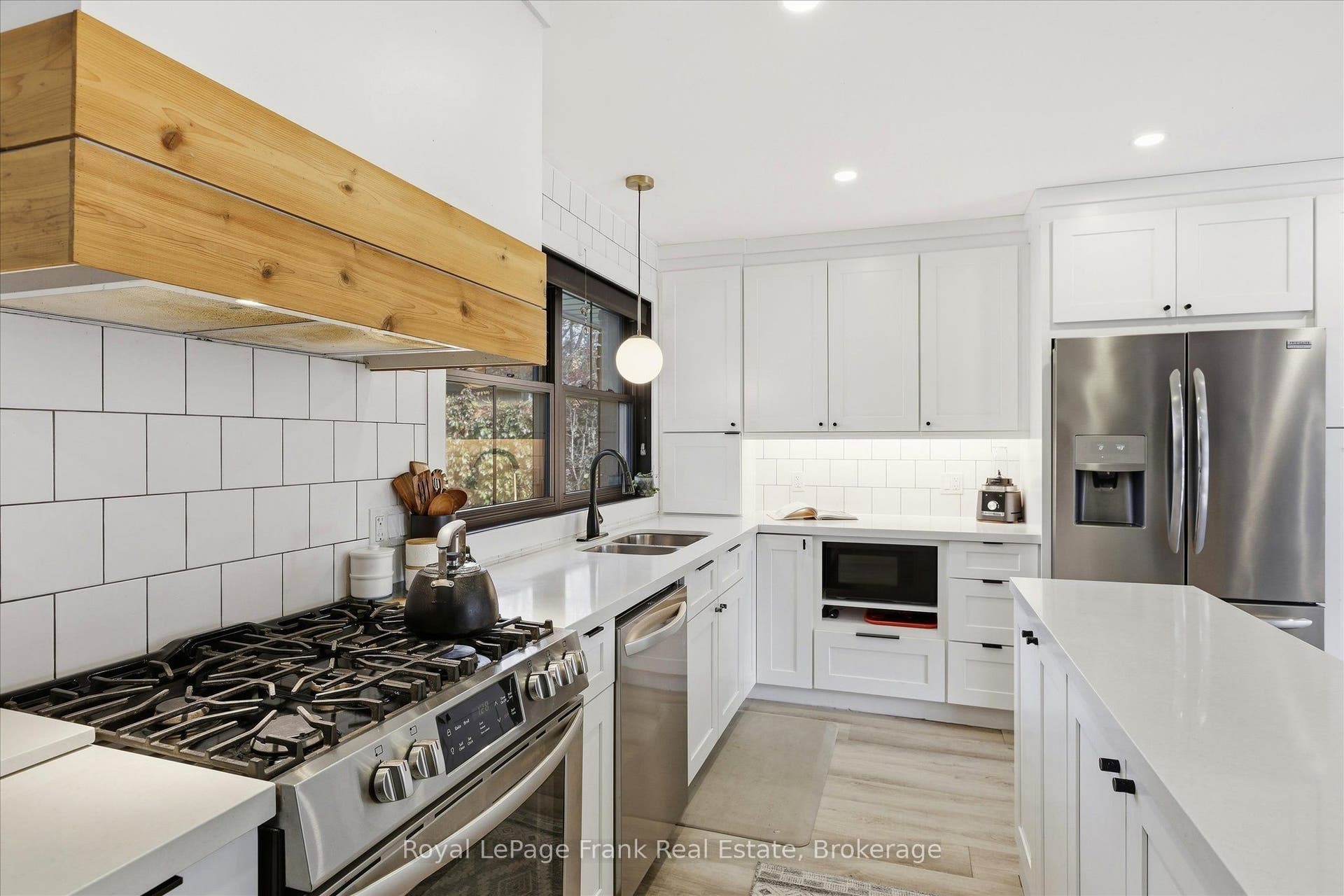 956 Weller Street, Peterborough, Peterborough ON K9J 4Y2