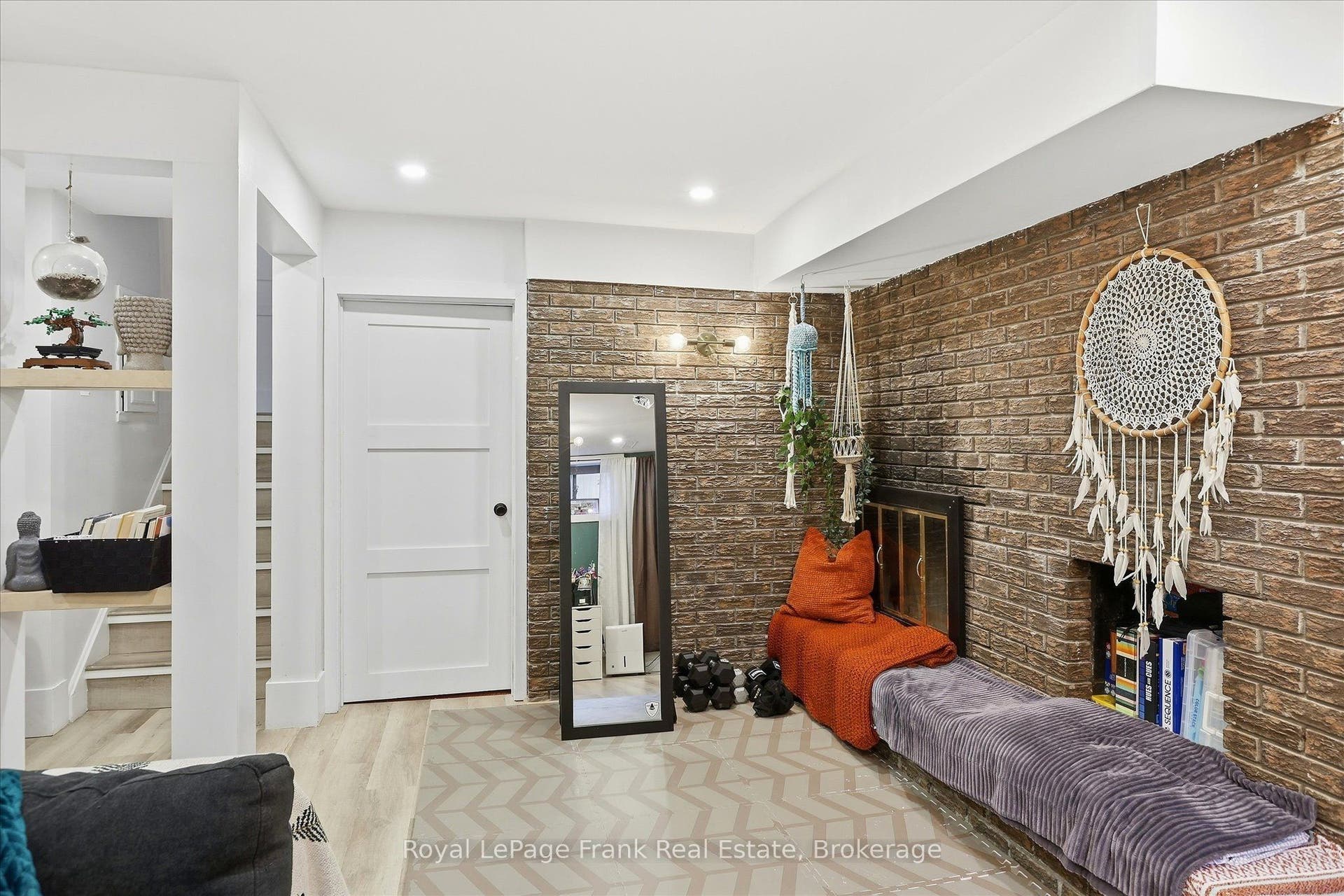 956 Weller Street, Peterborough, Peterborough ON K9J 4Y2