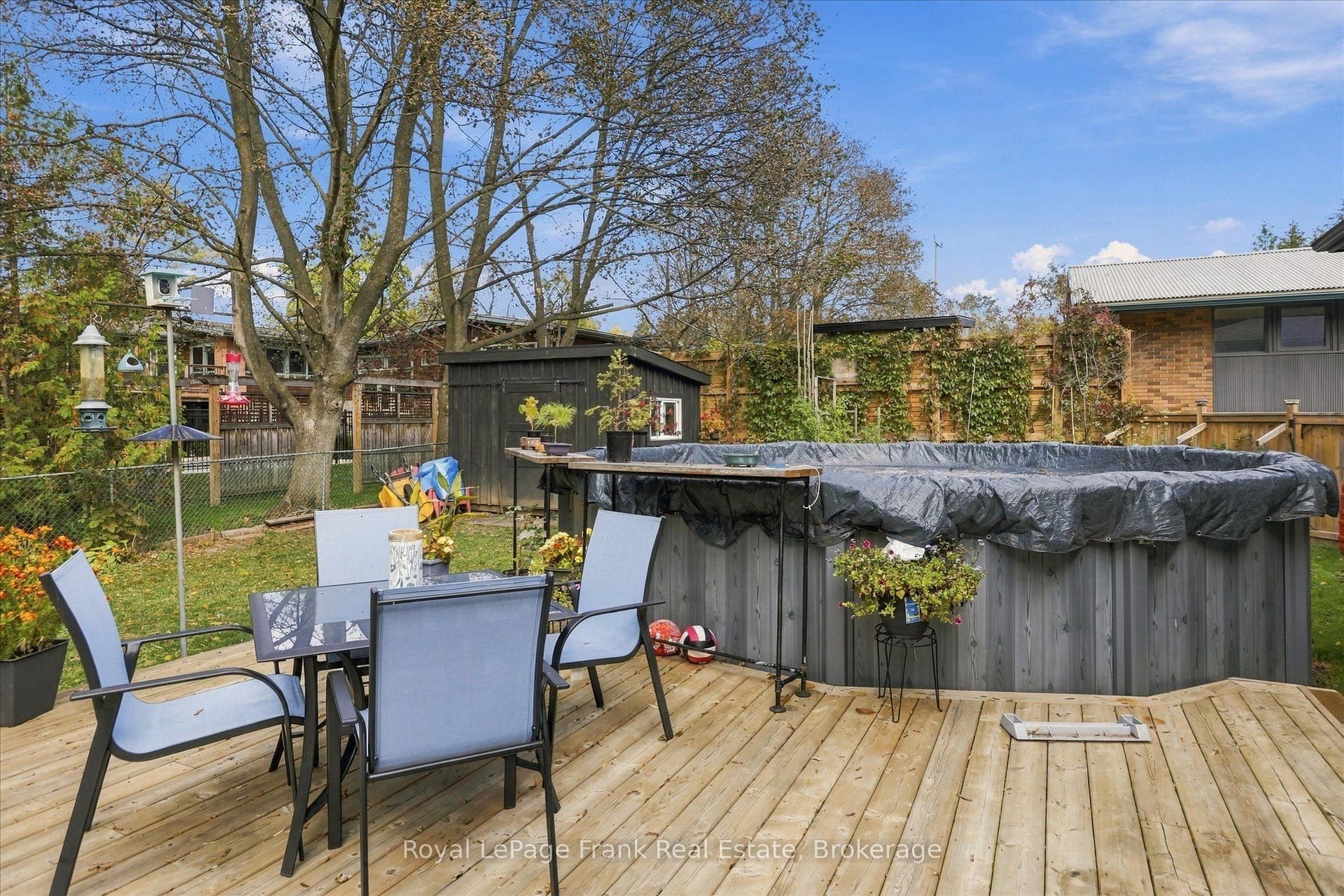 956 Weller Street, Peterborough, Peterborough ON K9J 4Y2