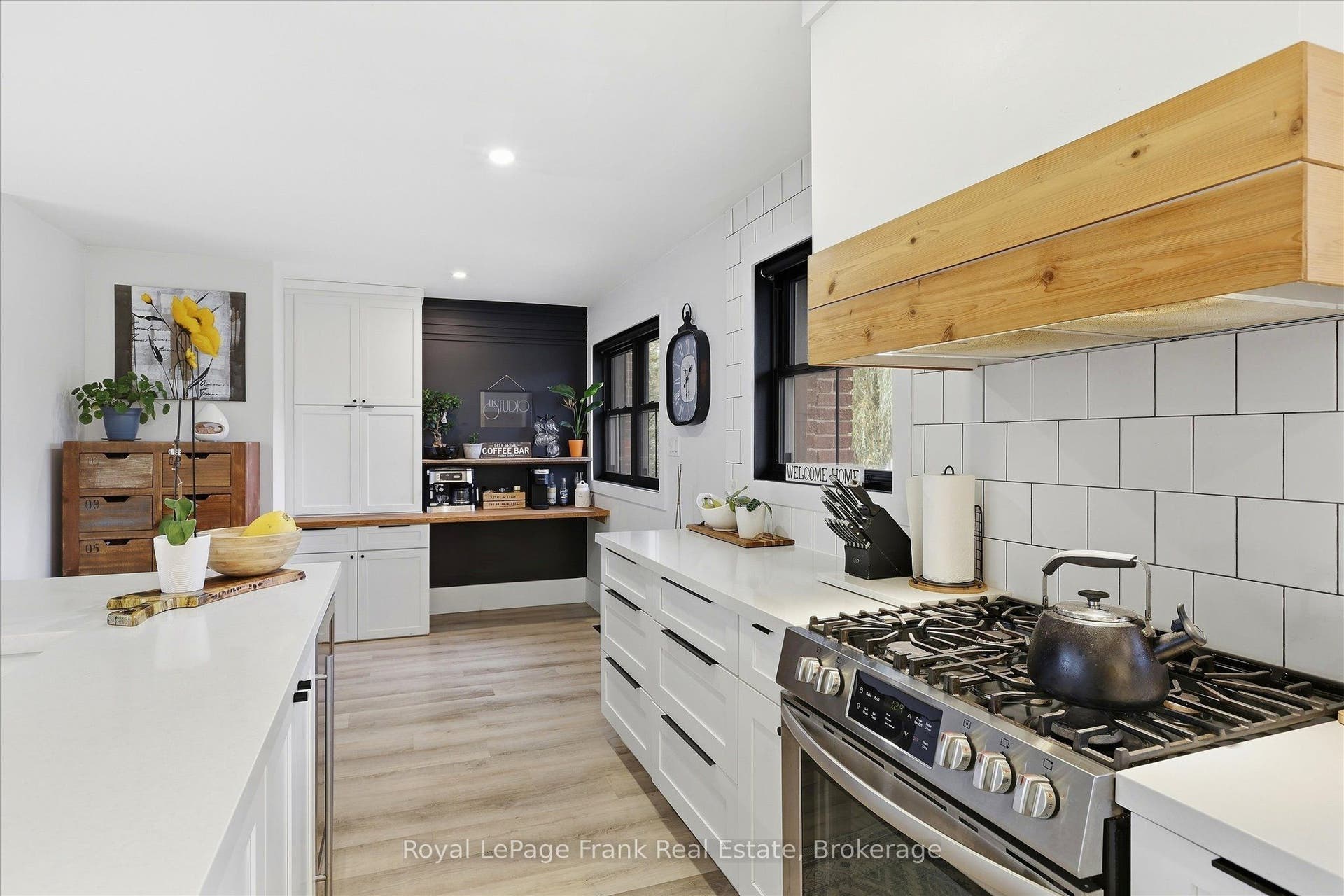 956 Weller Street, Peterborough, Peterborough ON K9J 4Y2