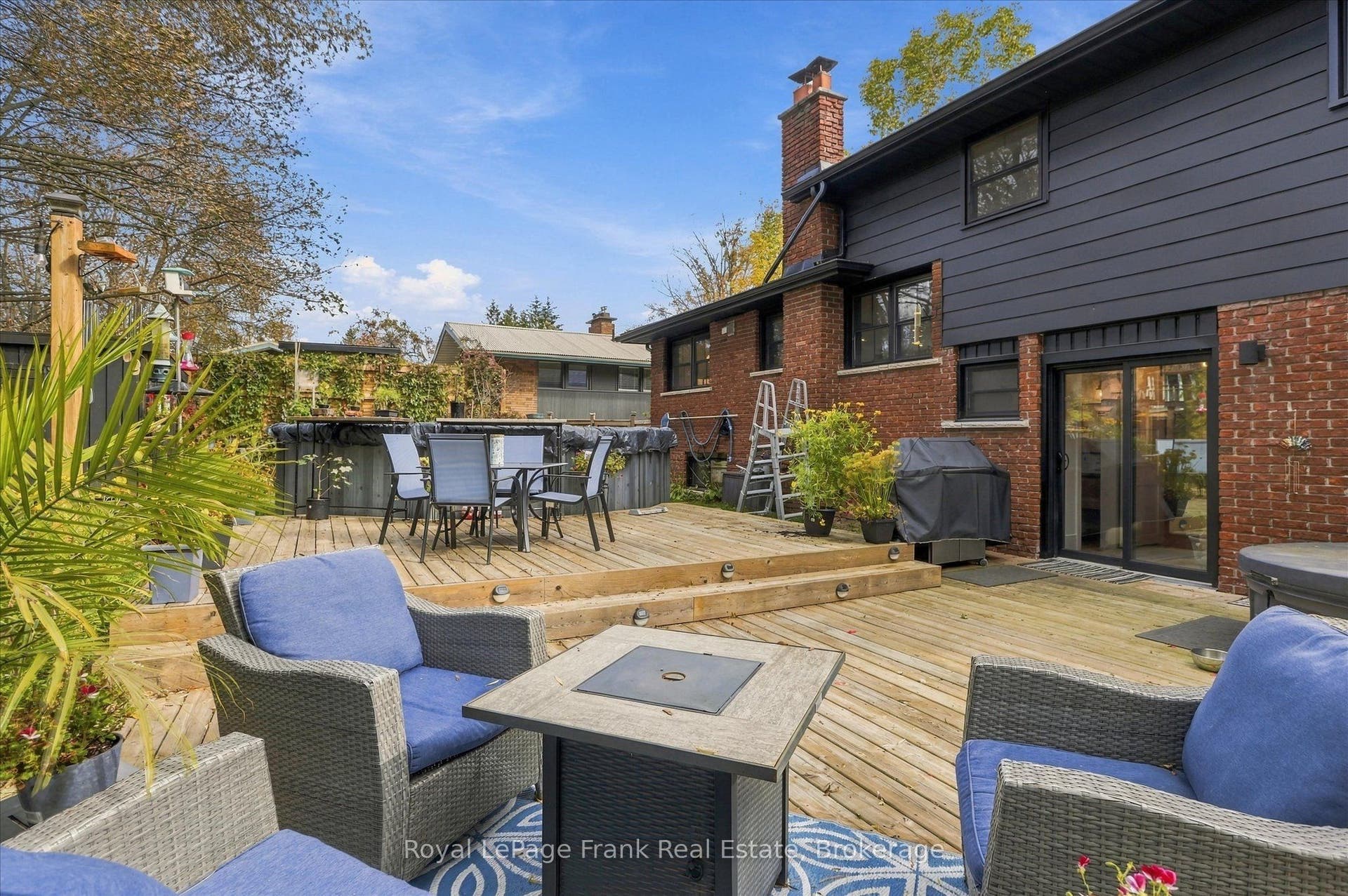 956 Weller Street, Peterborough, Peterborough ON K9J 4Y2