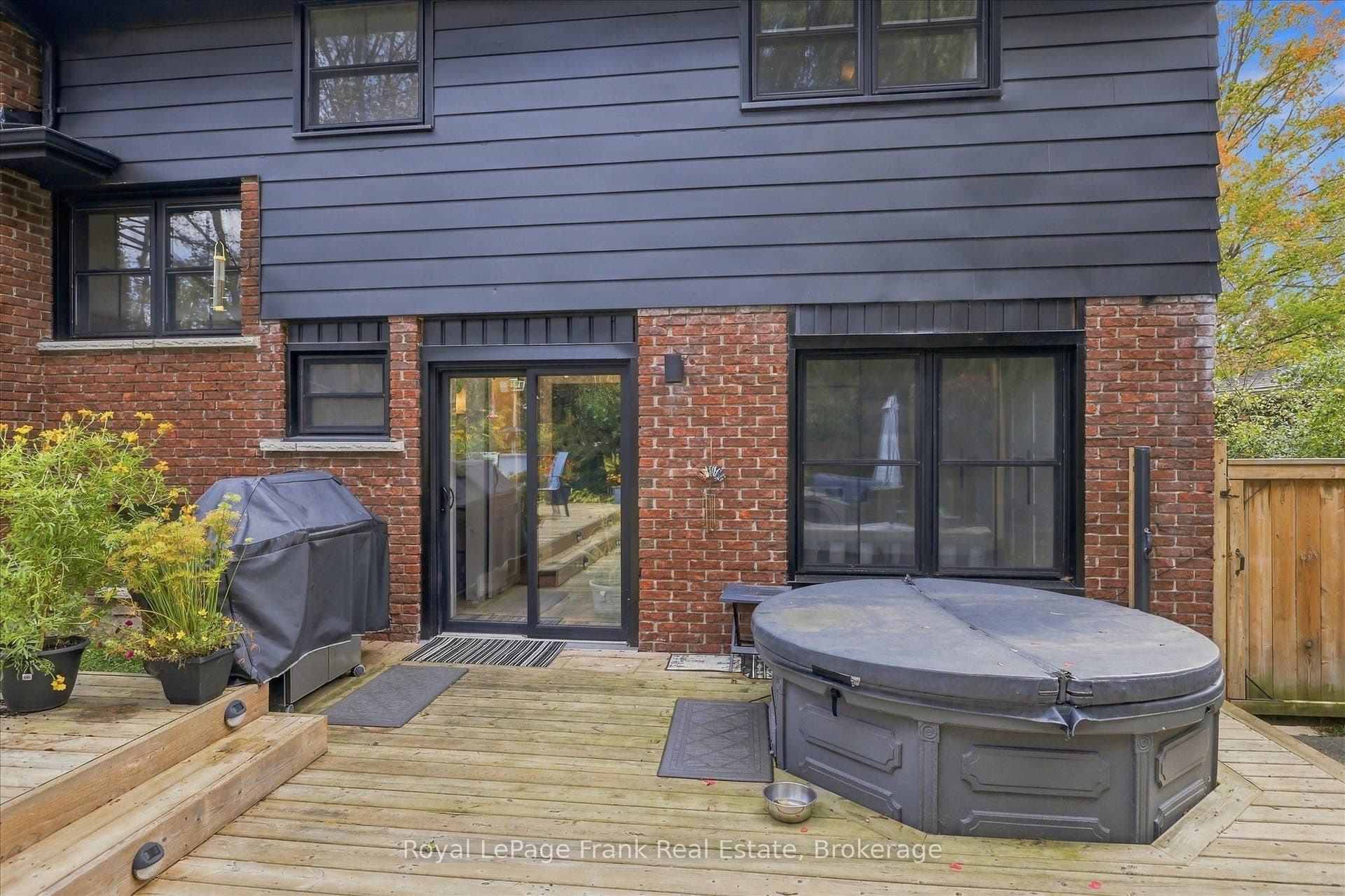 956 Weller Street, Peterborough, Peterborough ON K9J 4Y2