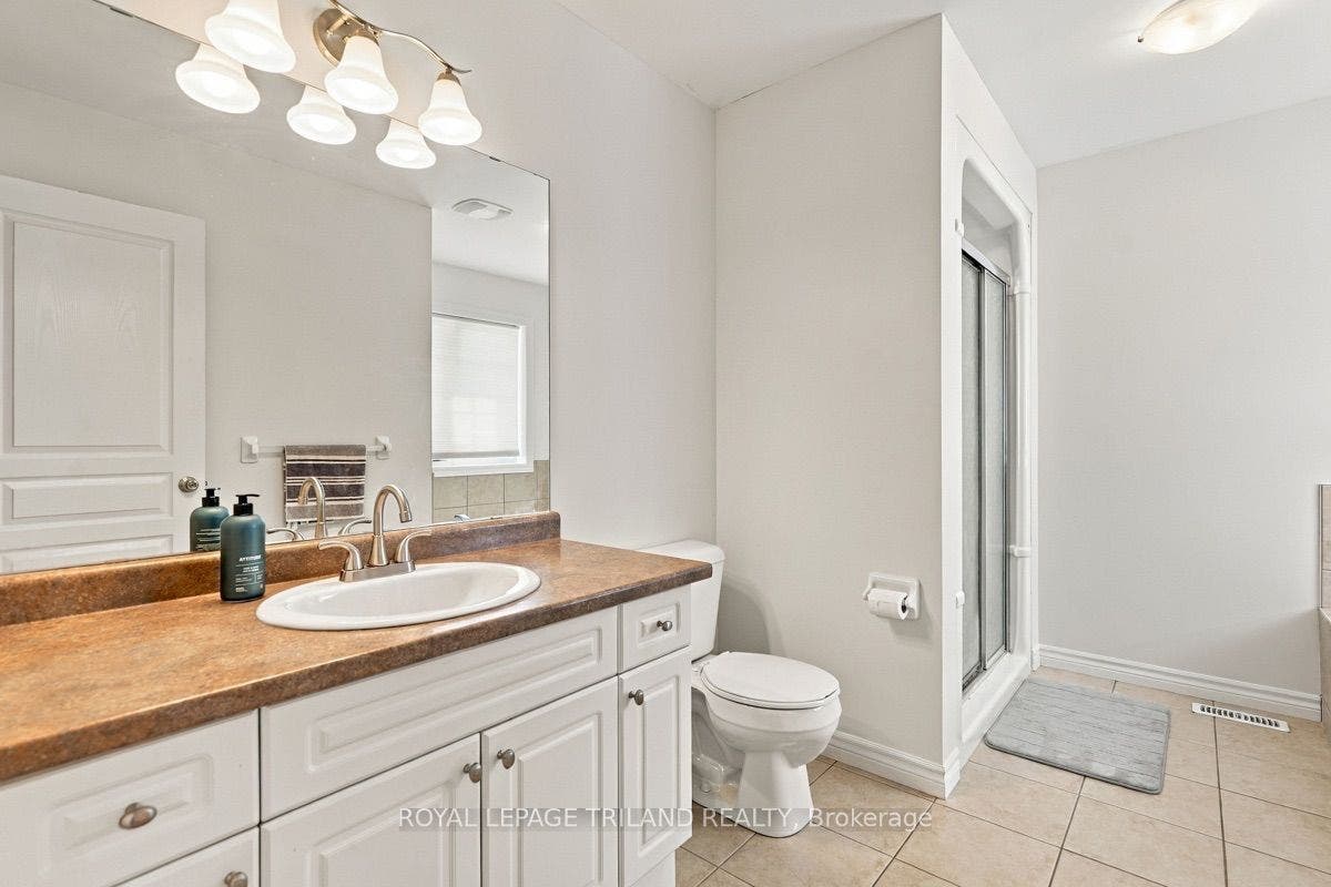 Upper: 4-Piece Primary Ensuite