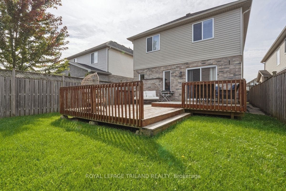 Backyard: 2-Tiered Deck