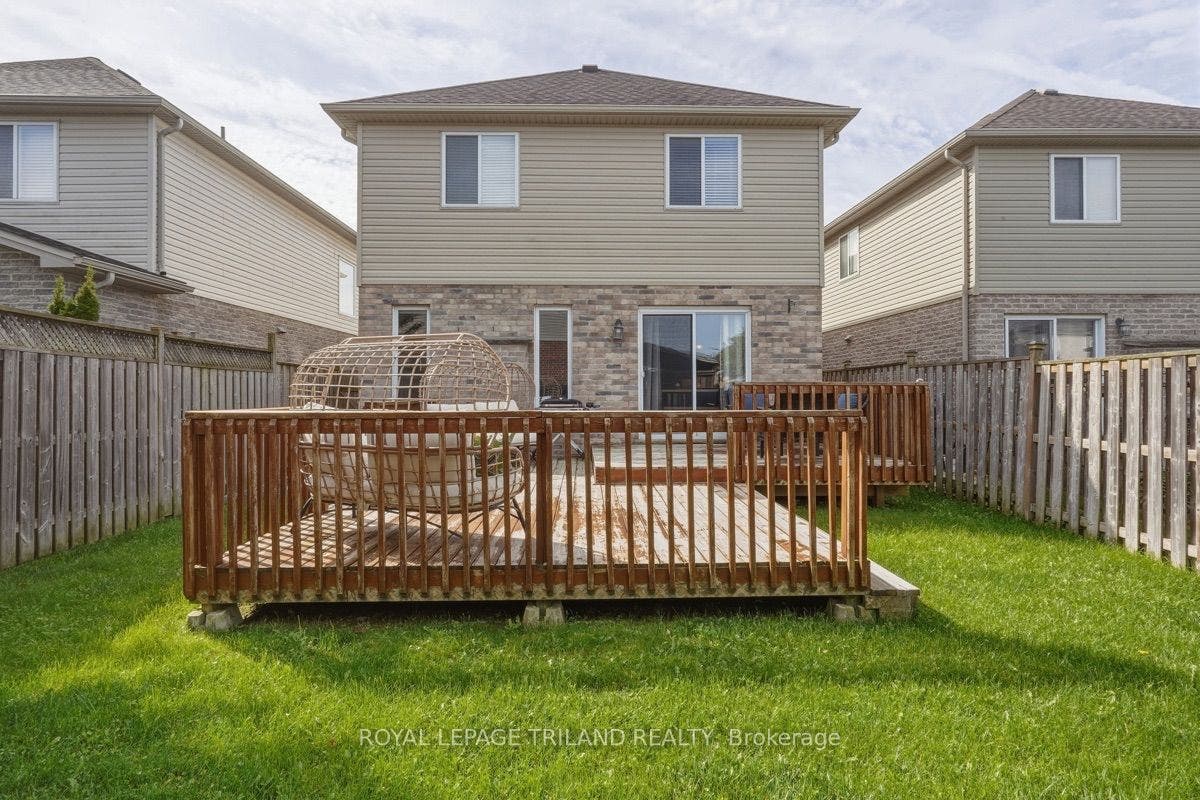 Backyard: Great Deck for Entertaining!
