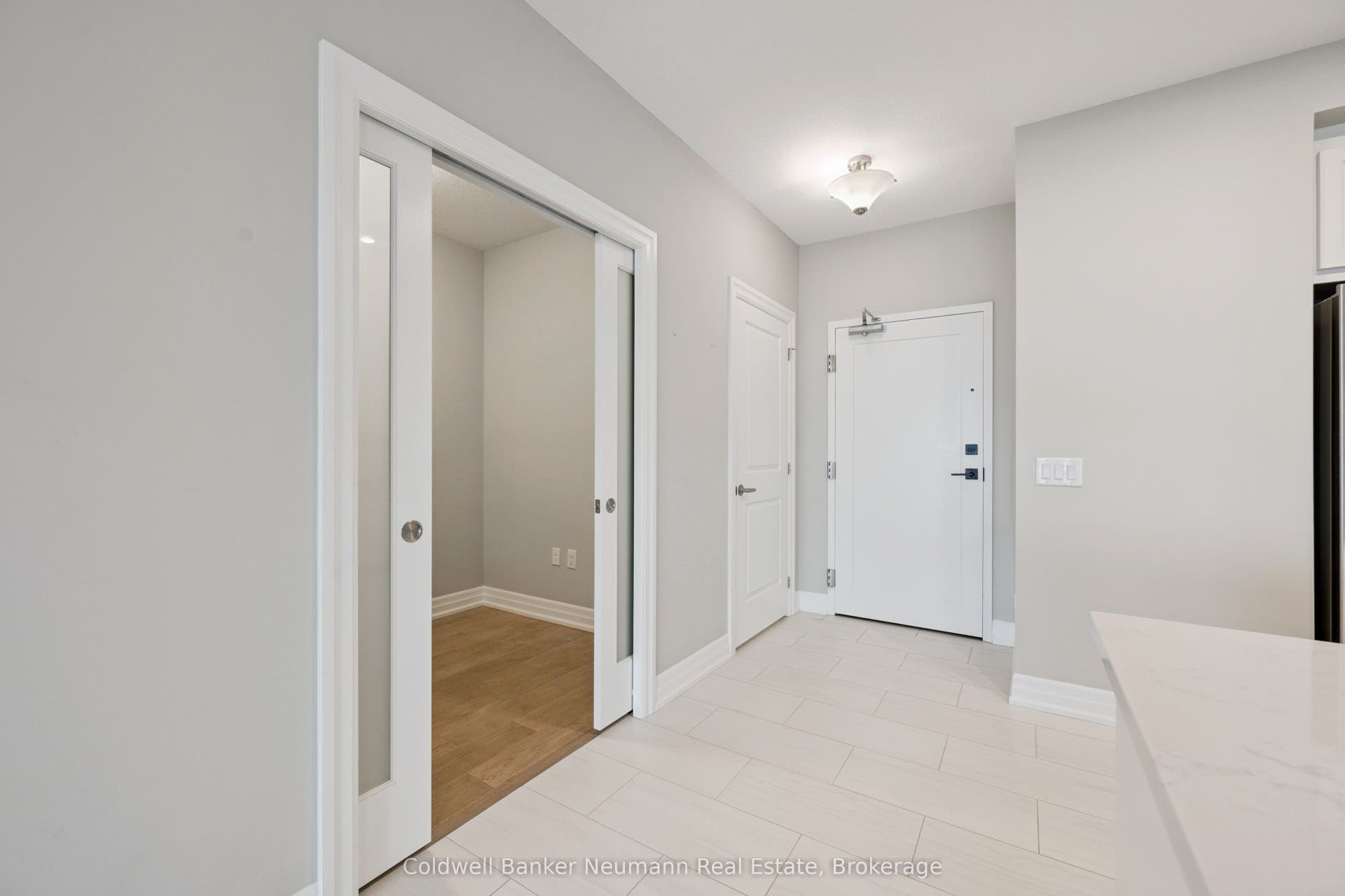 1880 Gordon Street, #908, Guelph, Wellington ON N1L 0P5 Entry