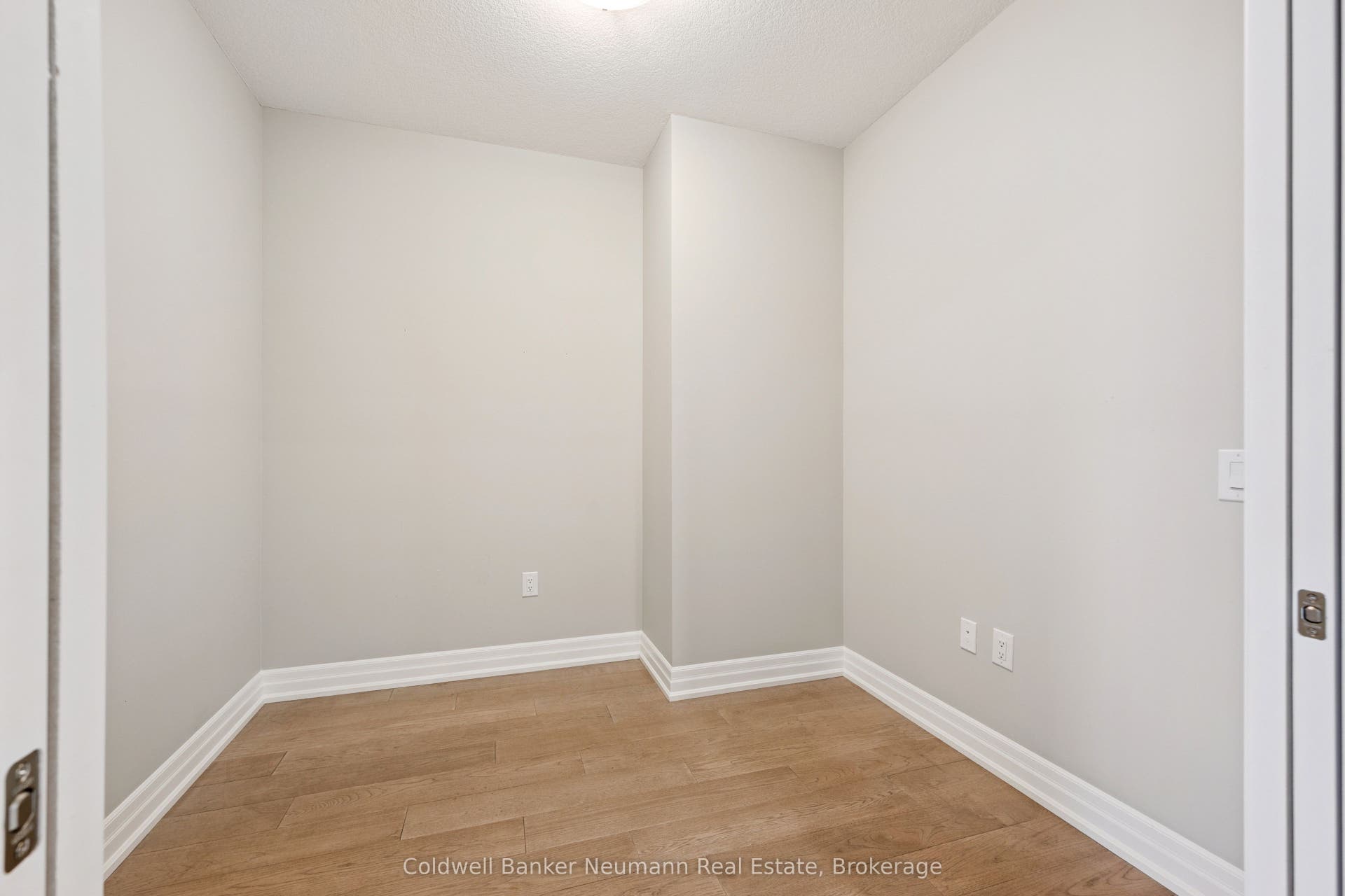 1880 Gordon Street, #908, Guelph, Wellington ON N1L 0P5 Den
