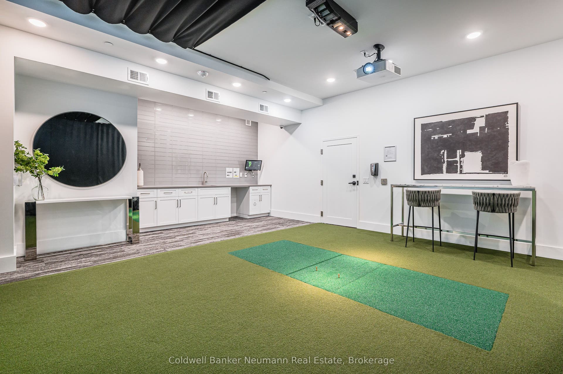 1880 Gordon Street, #908, Guelph, Wellington ON N1L 0P5 Golf Simulator