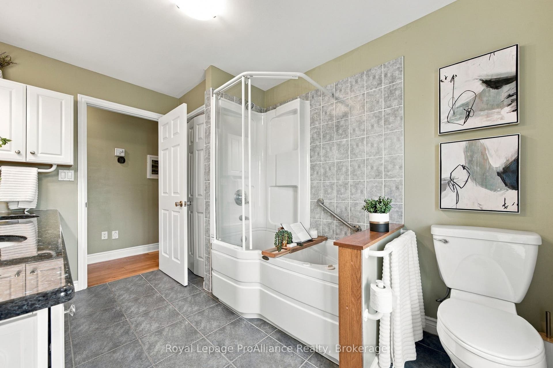176 Ashley Street, Belleville, Hastings ON K0K 2B0