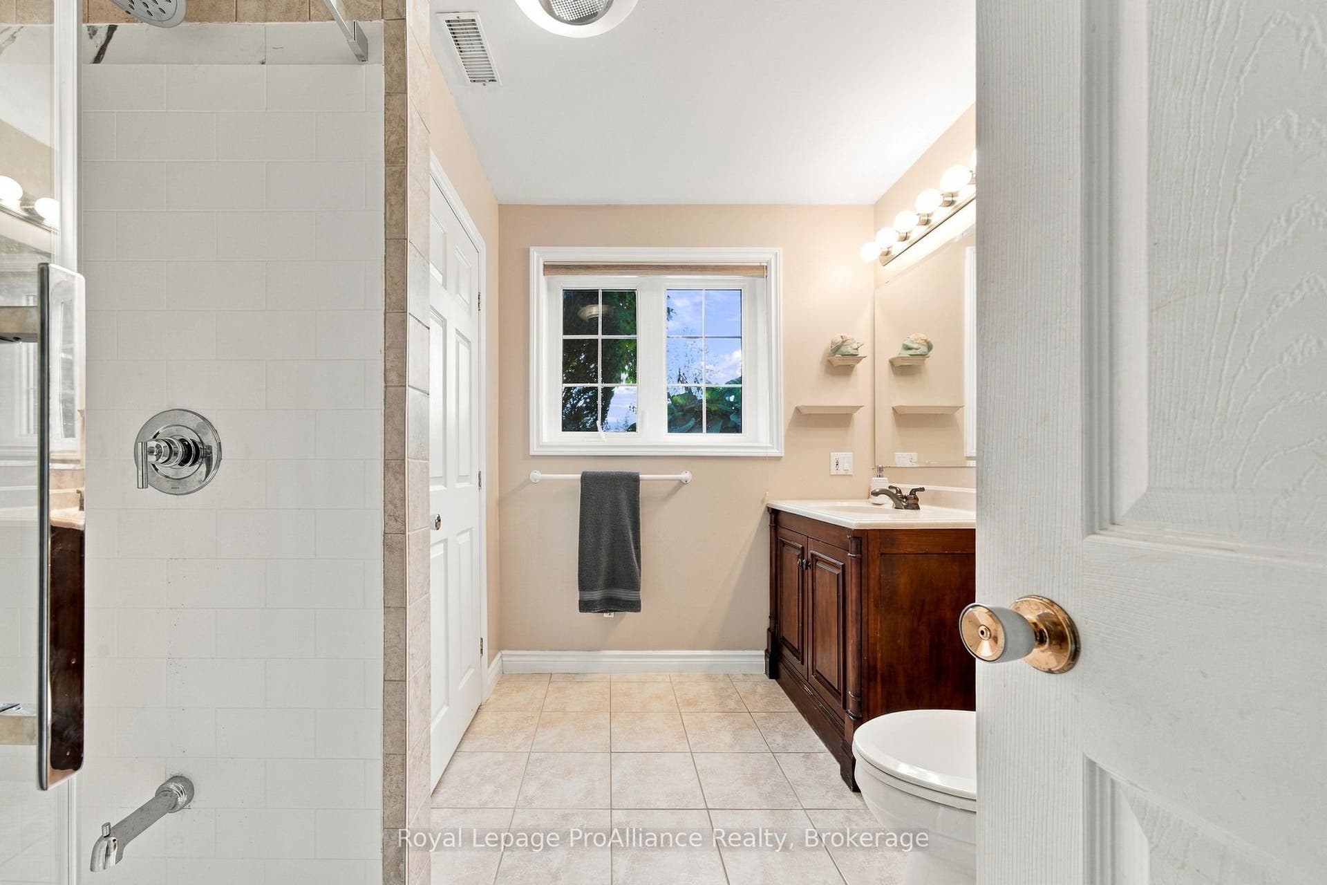176 Ashley Street, Belleville, Hastings ON K0K 2B0