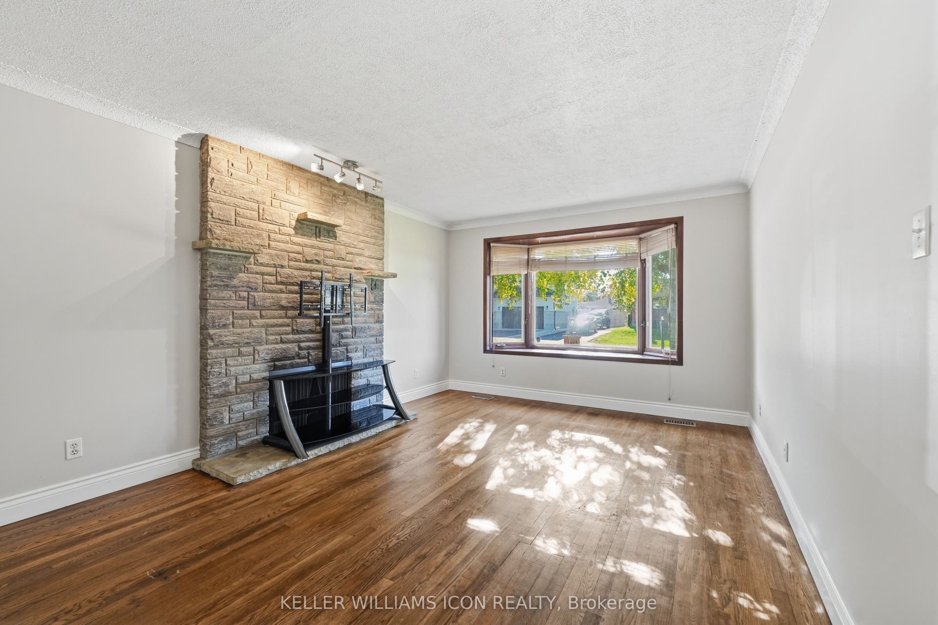 103 Harris Place, Meadowlands - Crestview And Area, Ottawa ON K2G 2P7