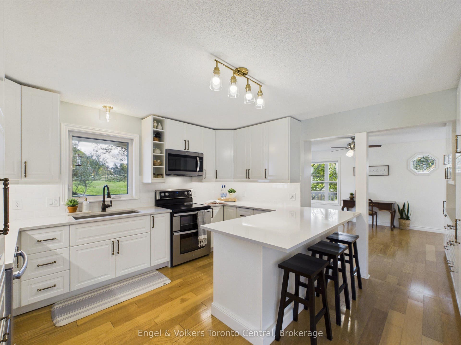 A chef's kitchen ready for hosting