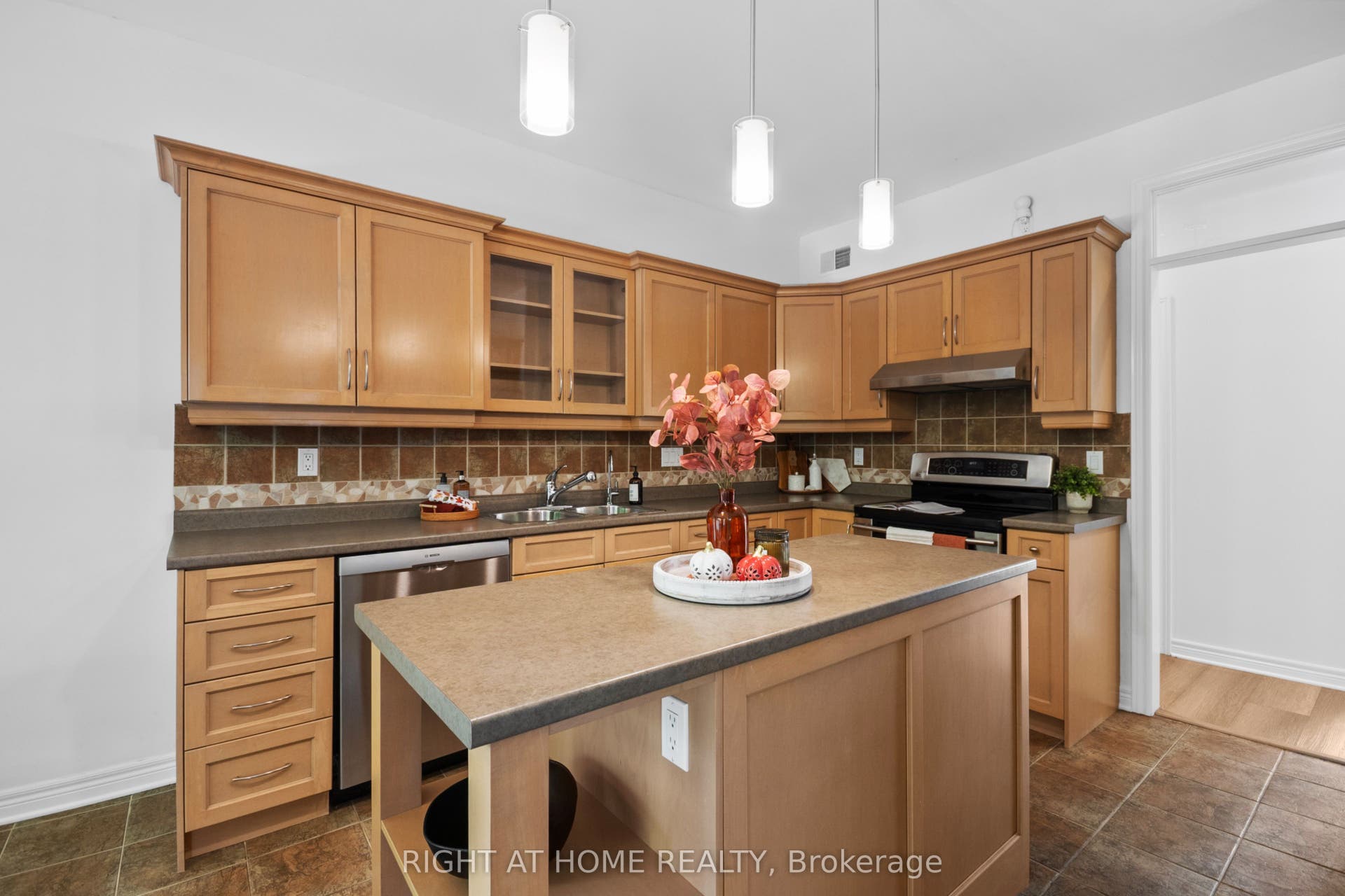 169 West Rivertrace Walk, London North, Middlesex ON N6G 5J9