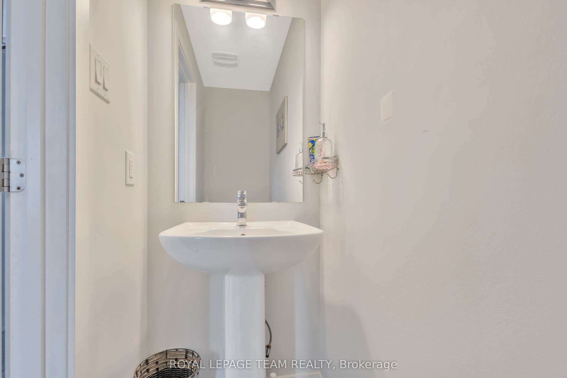 2501 Watercolours Way, Barrhaven, Ottawa ON K2J 7B1 2501 Watercolours Way, Barrhaven, Ottawa ON K2J 7B1