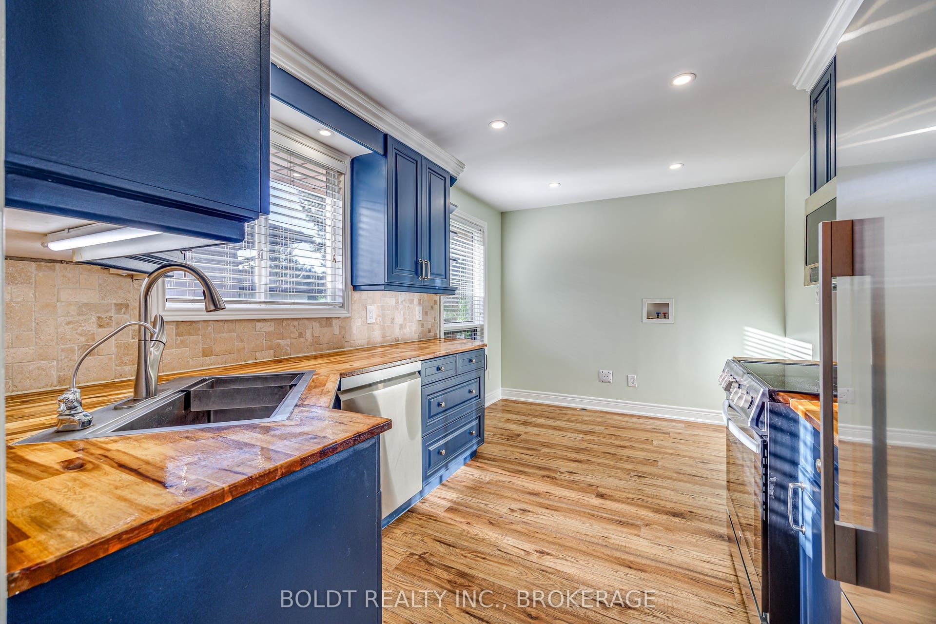 12 Bayshore Crescent, St. Catharines, Niagara ON L2N 5Y4