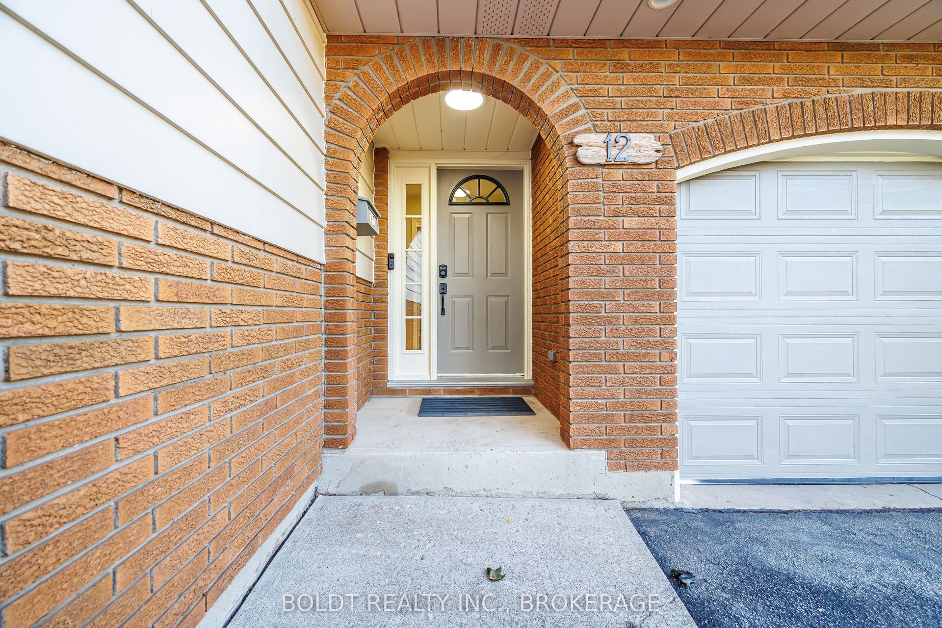 12 Bayshore Crescent, St. Catharines, Niagara ON L2N 5Y4