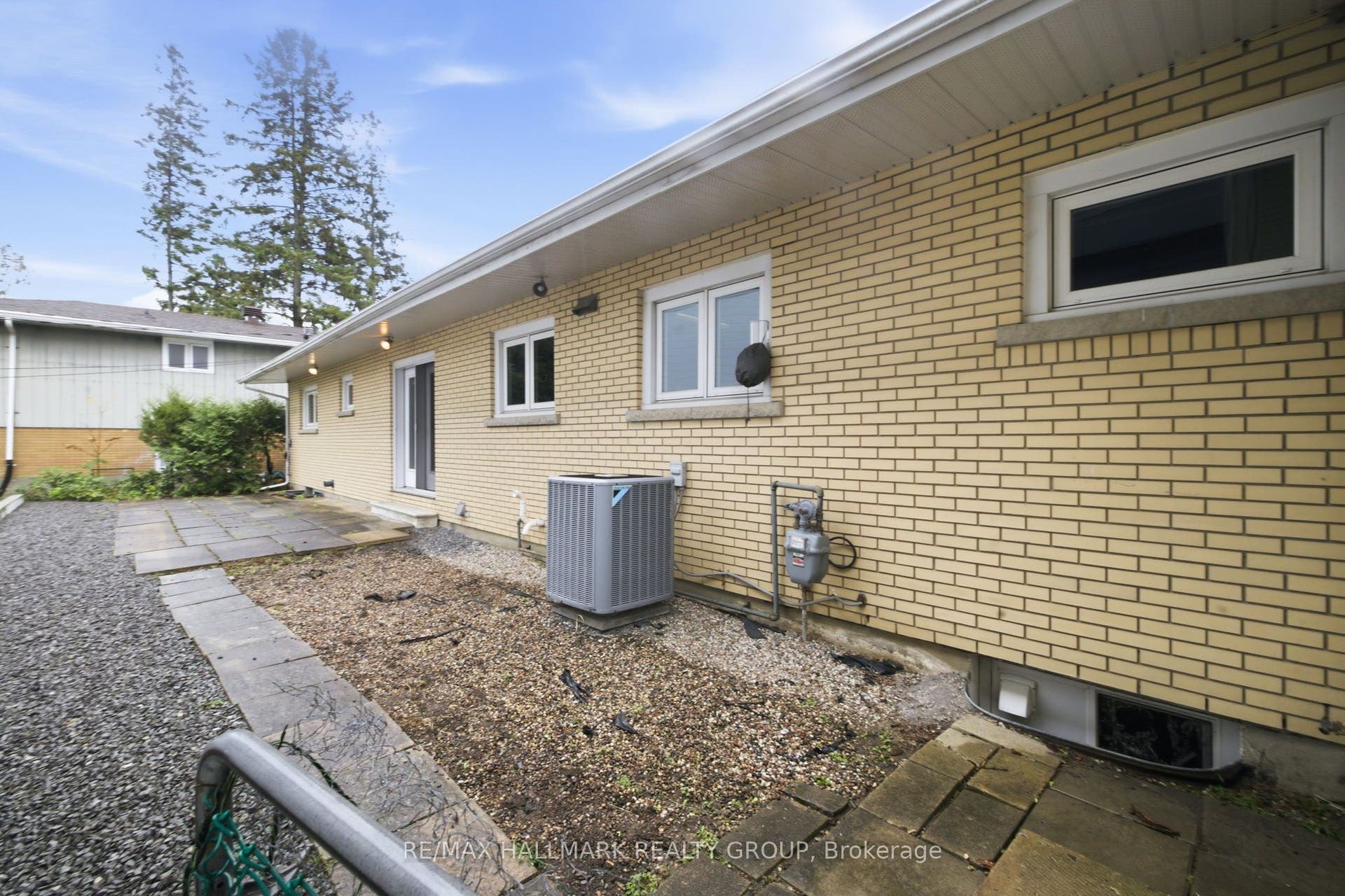 855 Mountainview Avenue, Britannia Heights - Queensway Terrace N And Area, Ottawa ON K2B 5G1 855 Mountainview Avenue, Britannia Heights - Queensway Terrace N And Area, Ottawa ON K2B 5G1