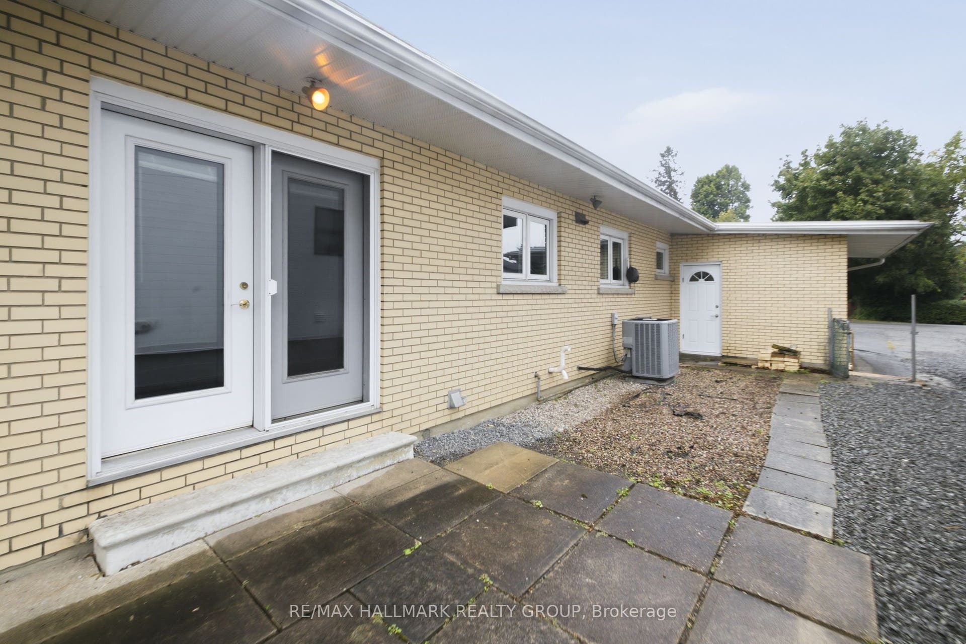 855 Mountainview Avenue, Britannia Heights - Queensway Terrace N And Area, Ottawa ON K2B 5G1 855 Mountainview Avenue, Britannia Heights - Queensway Terrace N And Area, Ottawa ON K2B 5G1