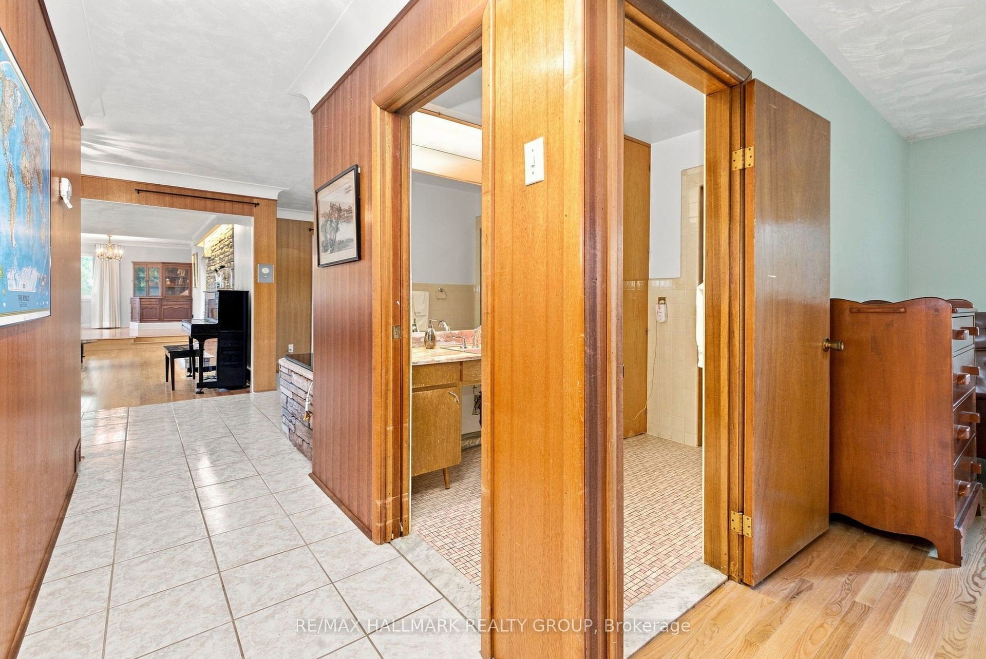 855 Mountainview Avenue, Britannia Heights - Queensway Terrace N And Area, Ottawa ON K2B 5G1 855 Mountainview Avenue, Britannia Heights - Queensway Terrace N And Area, Ottawa ON K2B 5G1