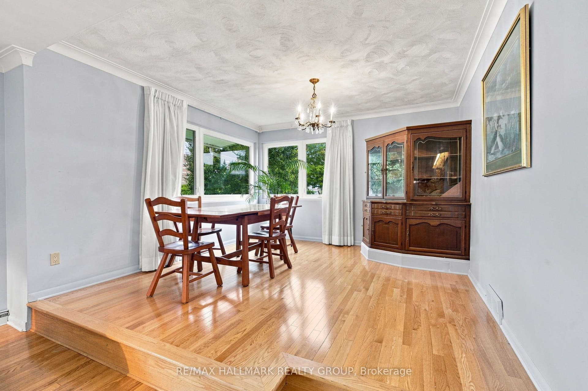 855 Mountainview Avenue, Britannia Heights - Queensway Terrace N And Area, Ottawa ON K2B 5G1 855 Mountainview Avenue, Britannia Heights - Queensway Terrace N And Area, Ottawa ON K2B 5G1