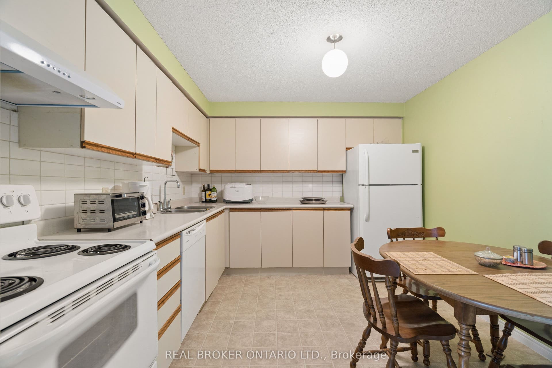 35 Green Valley Drive, #508, Kitchener, Waterloo ON N2P 2A5 35 Green Valley Drive, #508, Kitchener, Waterloo ON N2P 2A5