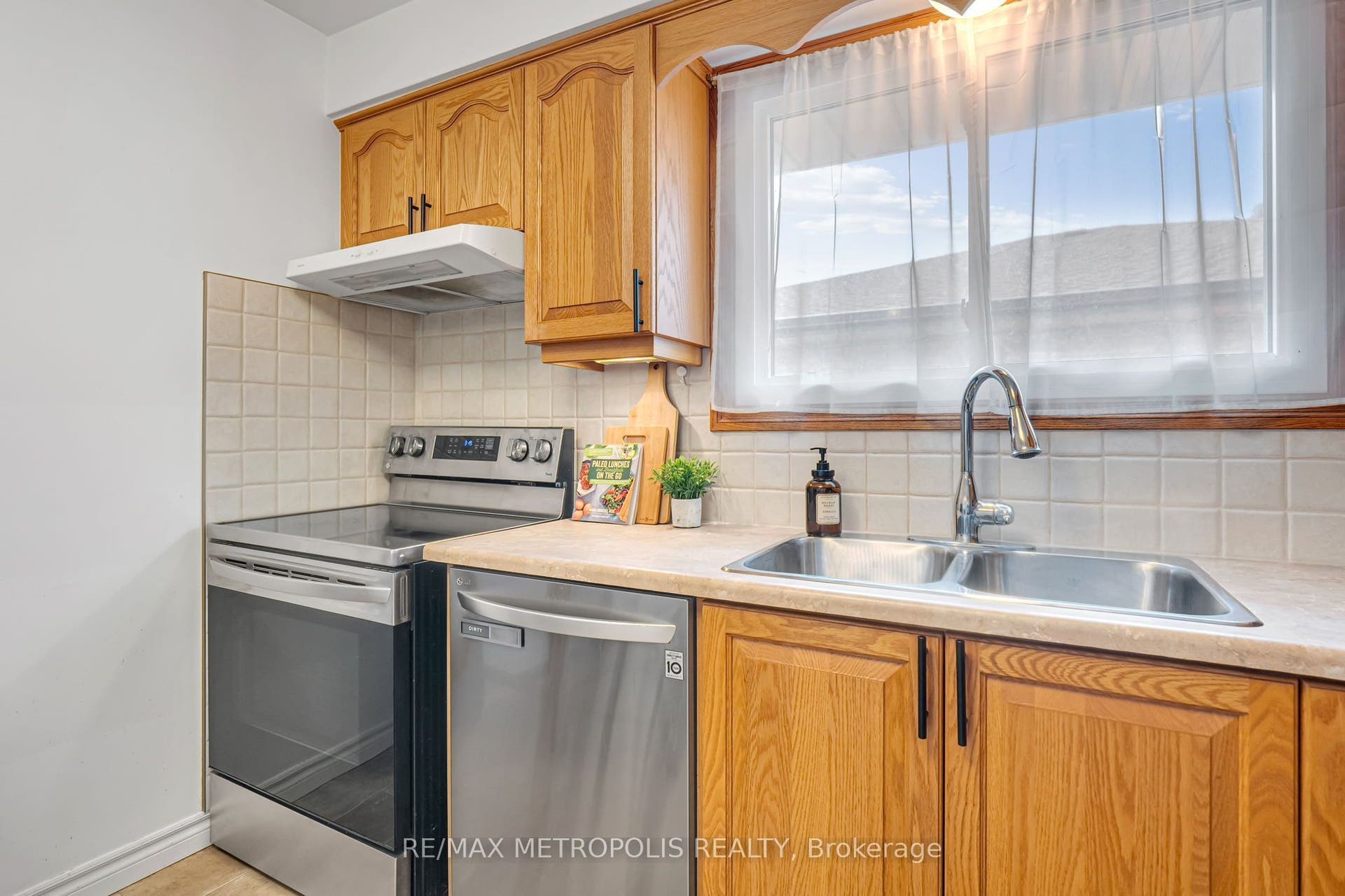 598 Black Oak Crescent, Waterloo, Waterloo, Waterloo ON N2V 1A5