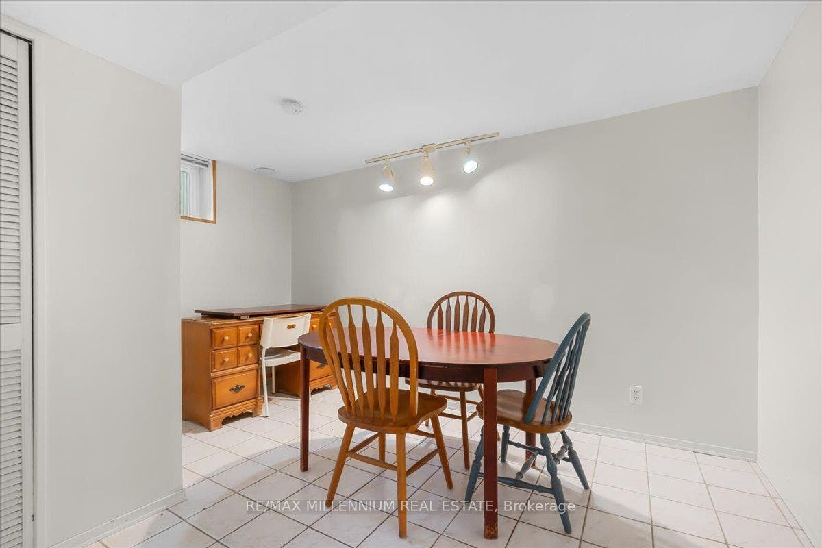 37 Radford Street, Hamilton, Hamilton ON L8S 3E5