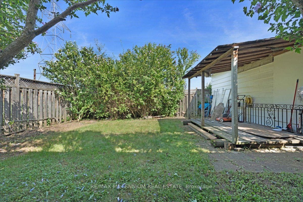 37 Radford Street, Hamilton, Hamilton ON L8S 3E5