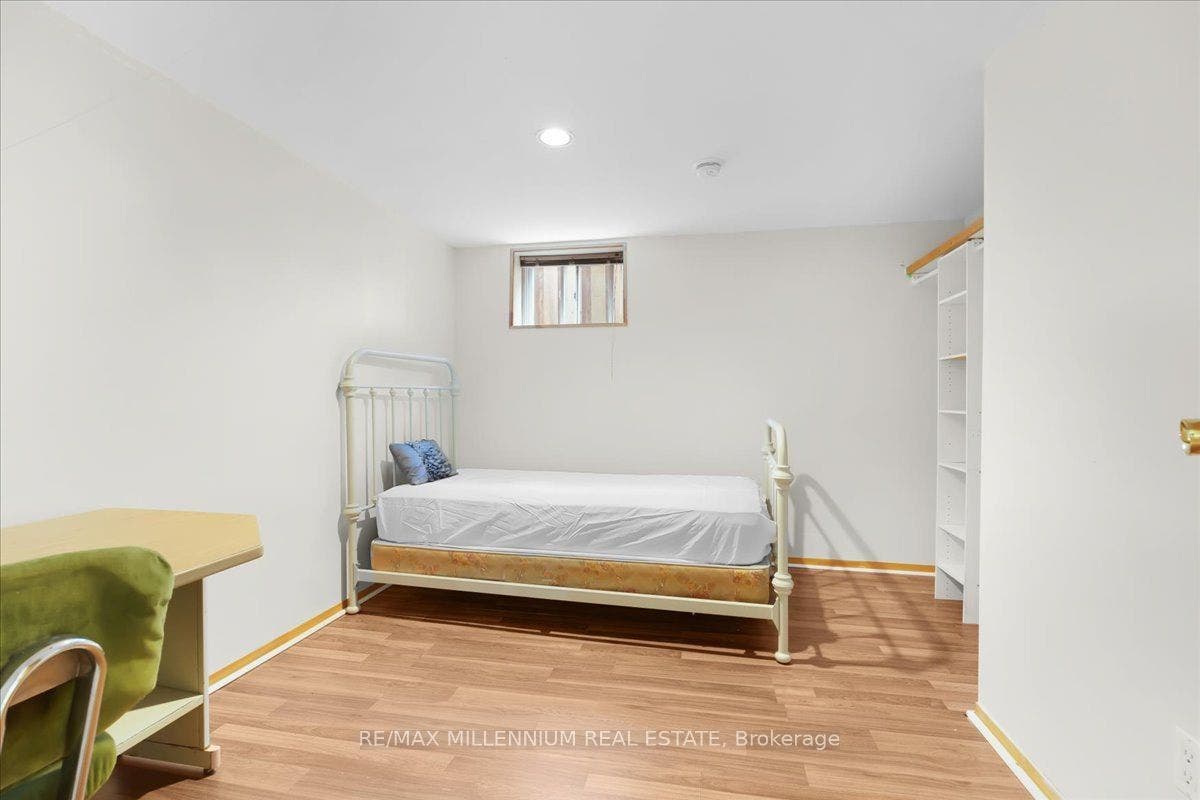 37 Radford Street, Hamilton, Hamilton ON L8S 3E5