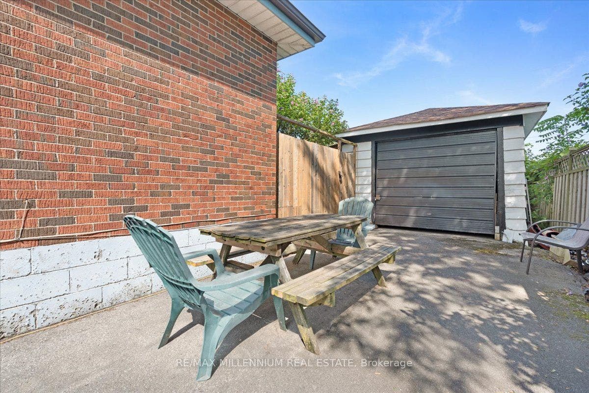 37 Radford Street, Hamilton, Hamilton ON L8S 3E5