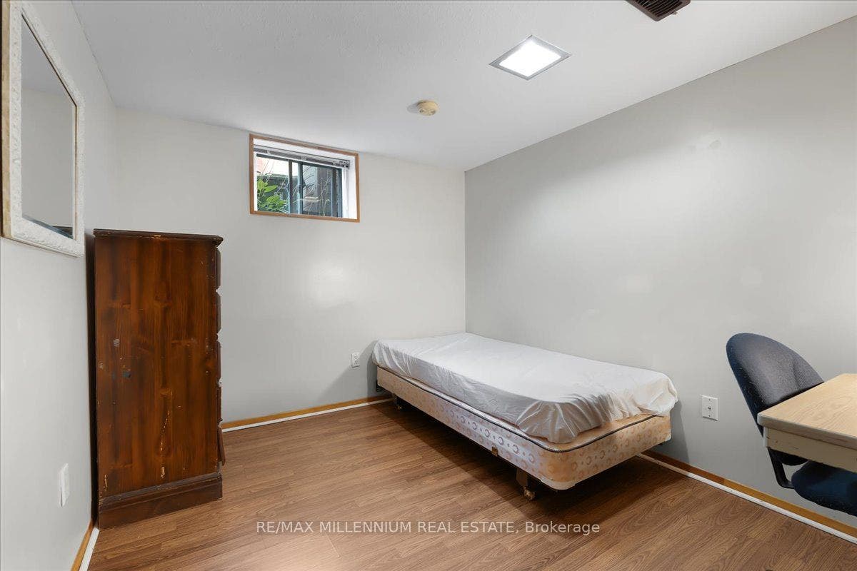 37 Radford Street, Hamilton, Hamilton ON L8S 3E5