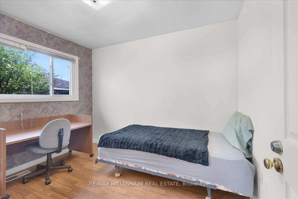 37 Radford Street, Hamilton, Hamilton ON L8S 3E5