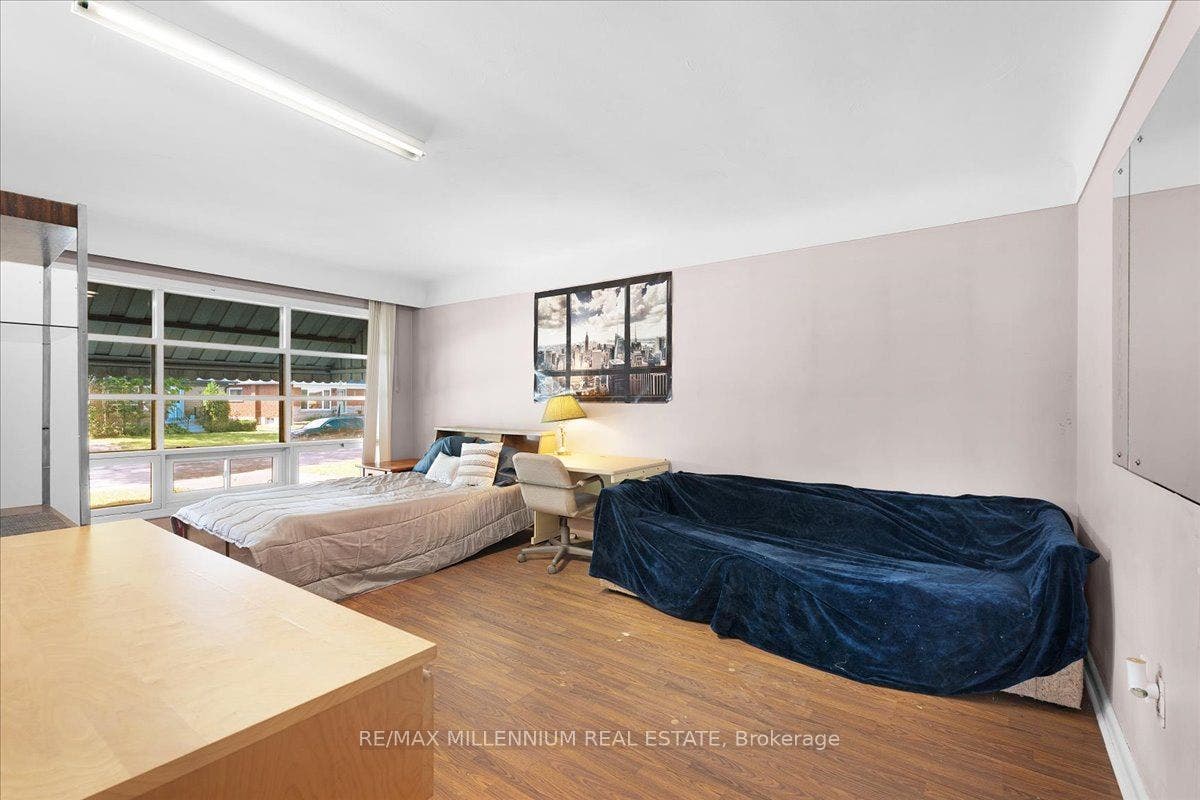 37 Radford Street, Hamilton, Hamilton ON L8S 3E5