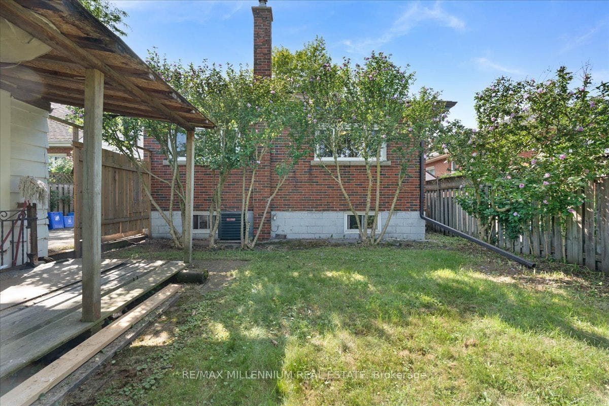 37 Radford Street, Hamilton, Hamilton ON L8S 3E5