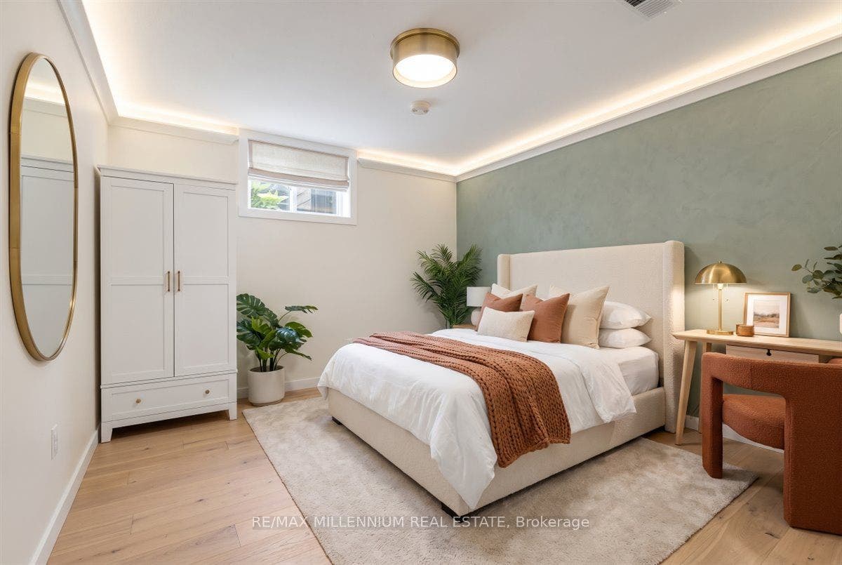 37 Radford Street, Hamilton, Hamilton ON L8S 3E5
