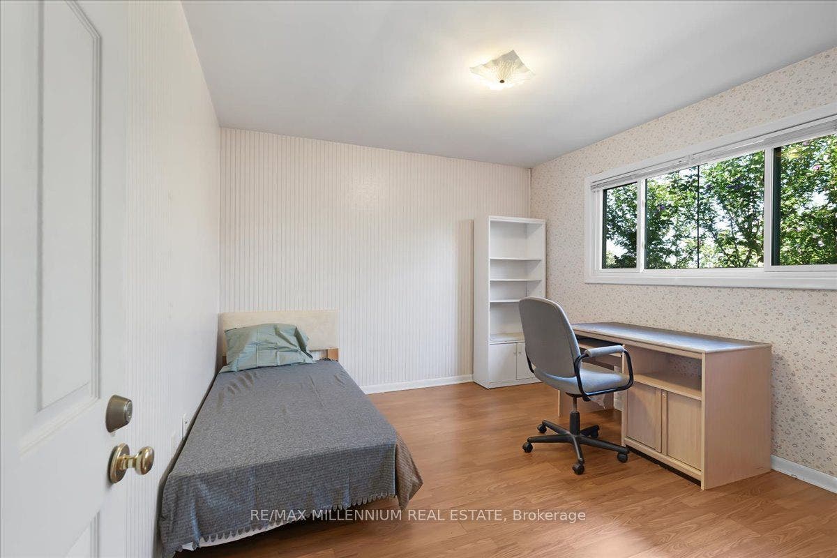 37 Radford Street, Hamilton, Hamilton ON L8S 3E5