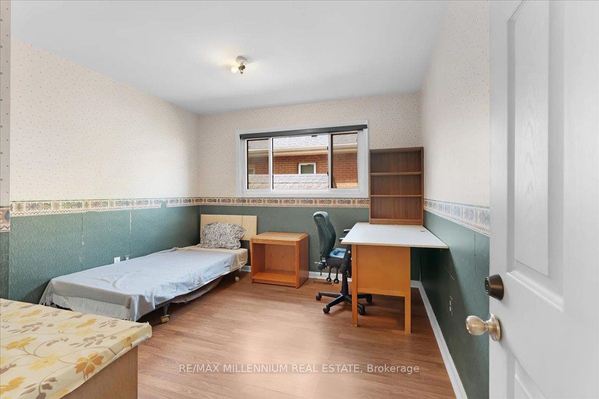 37 Radford Street, Hamilton, Hamilton ON L8S 3E5