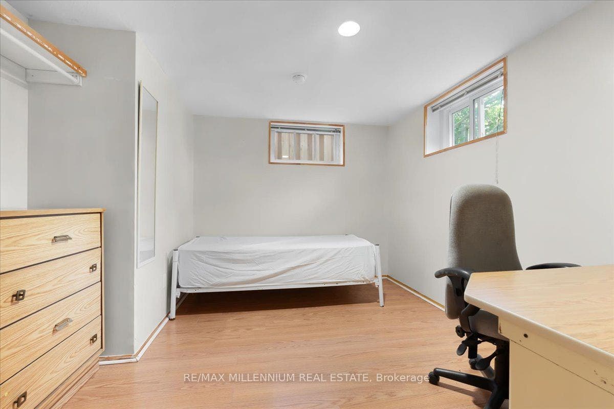 37 Radford Street, Hamilton, Hamilton ON L8S 3E5