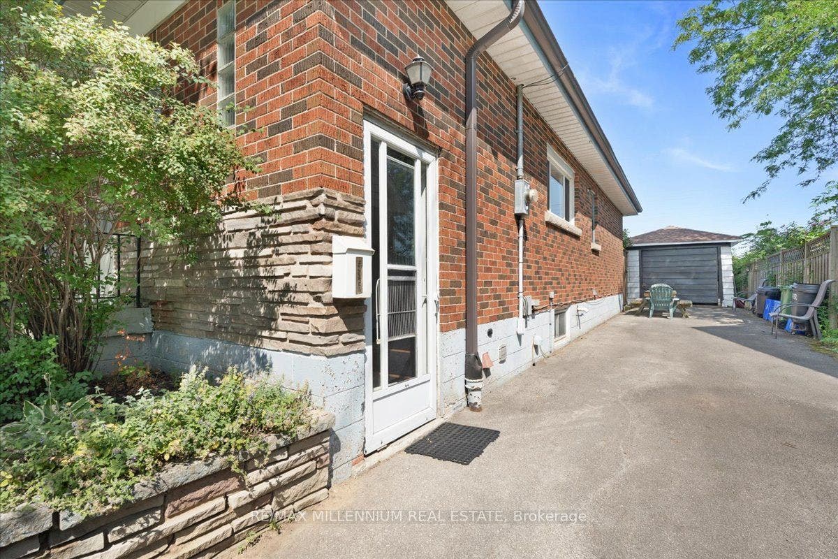 37 Radford Street, Hamilton, Hamilton ON L8S 3E5