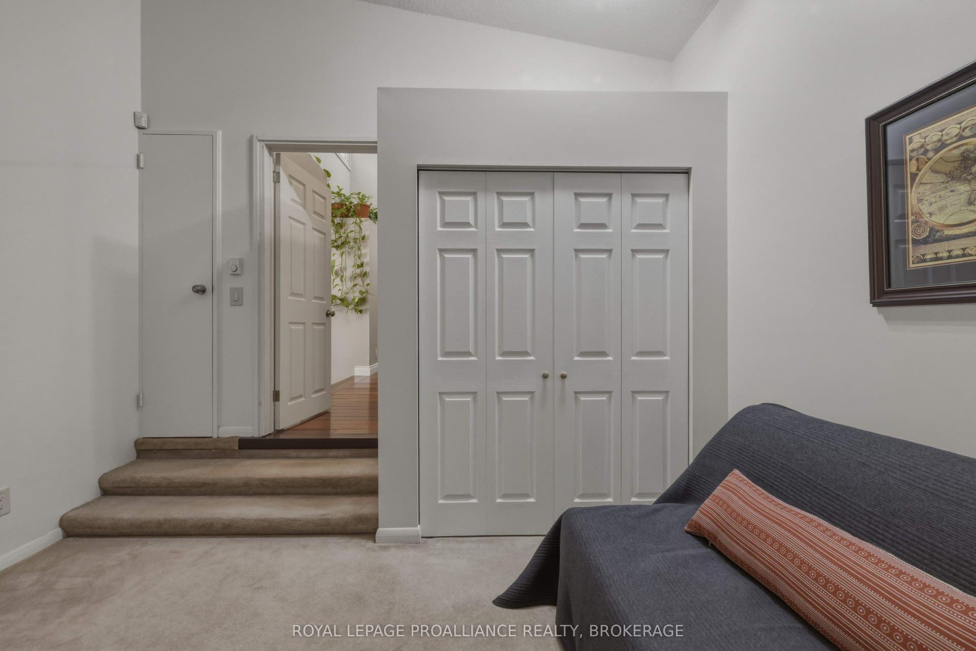 27 Riverside Drive, Kingston, Frontenac ON K7L 4V1