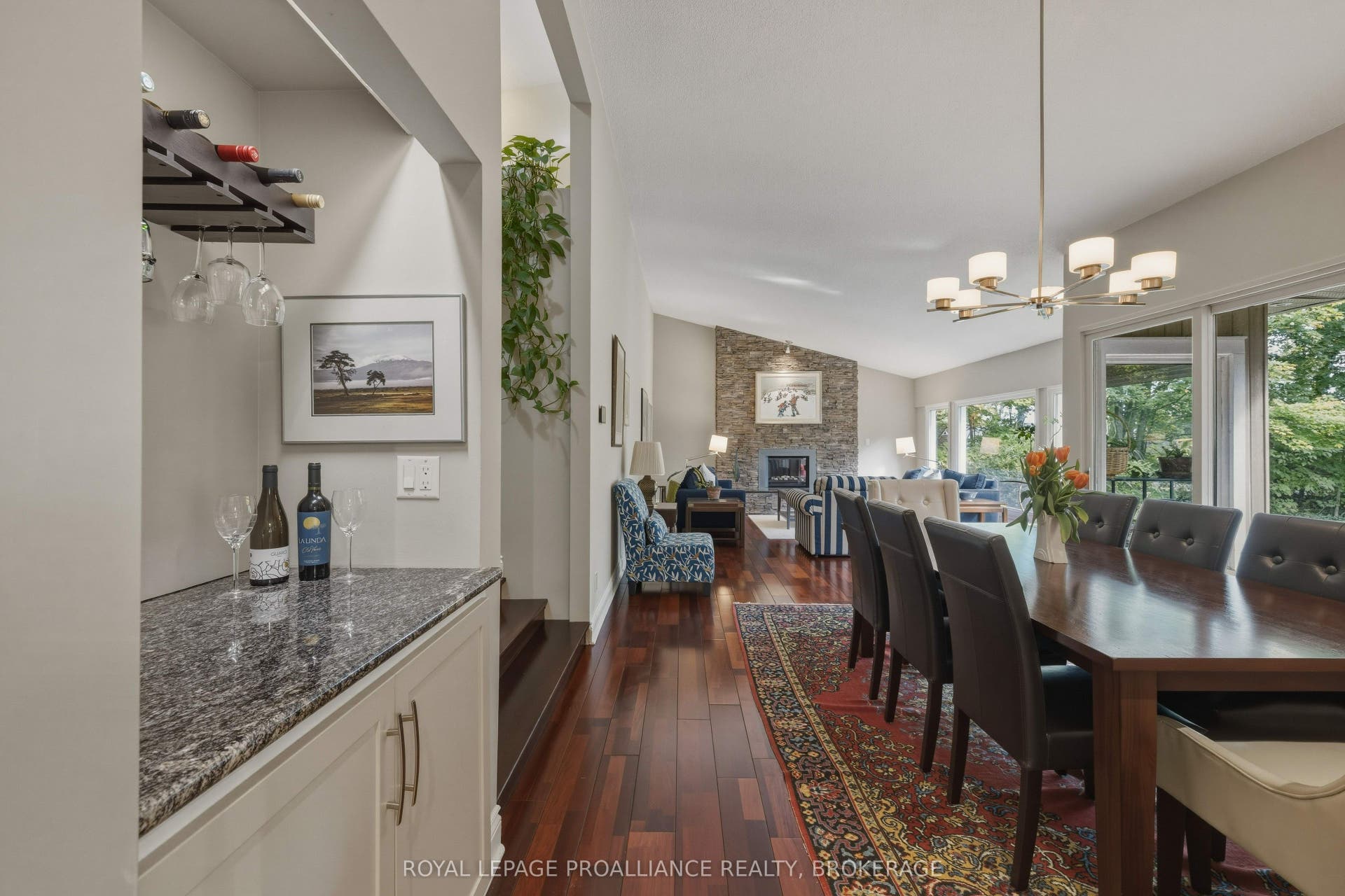 27 Riverside Drive, Kingston, Frontenac ON K7L 4V1