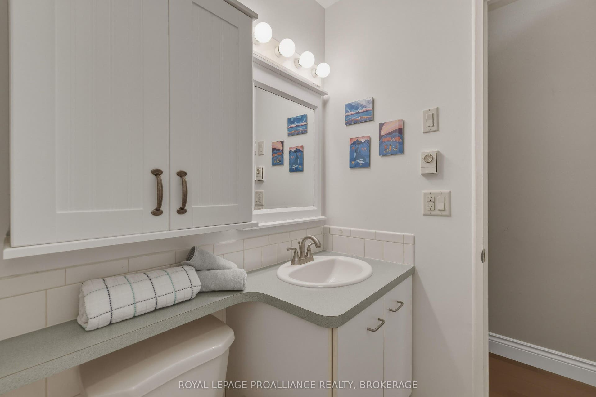 27 Riverside Drive, Kingston, Frontenac ON K7L 4V1